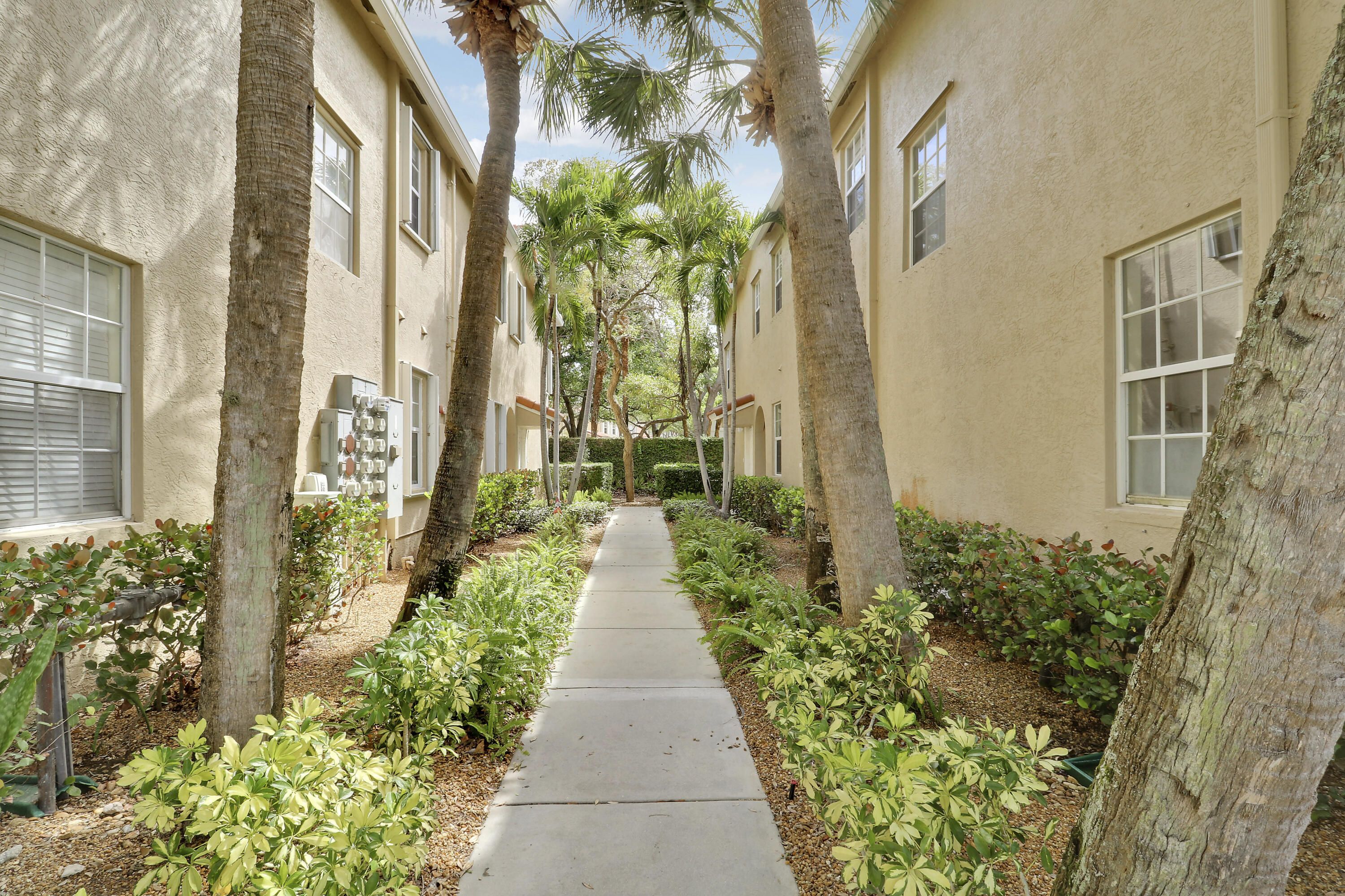 TEQUESTA TRACE CONDO - Residential
