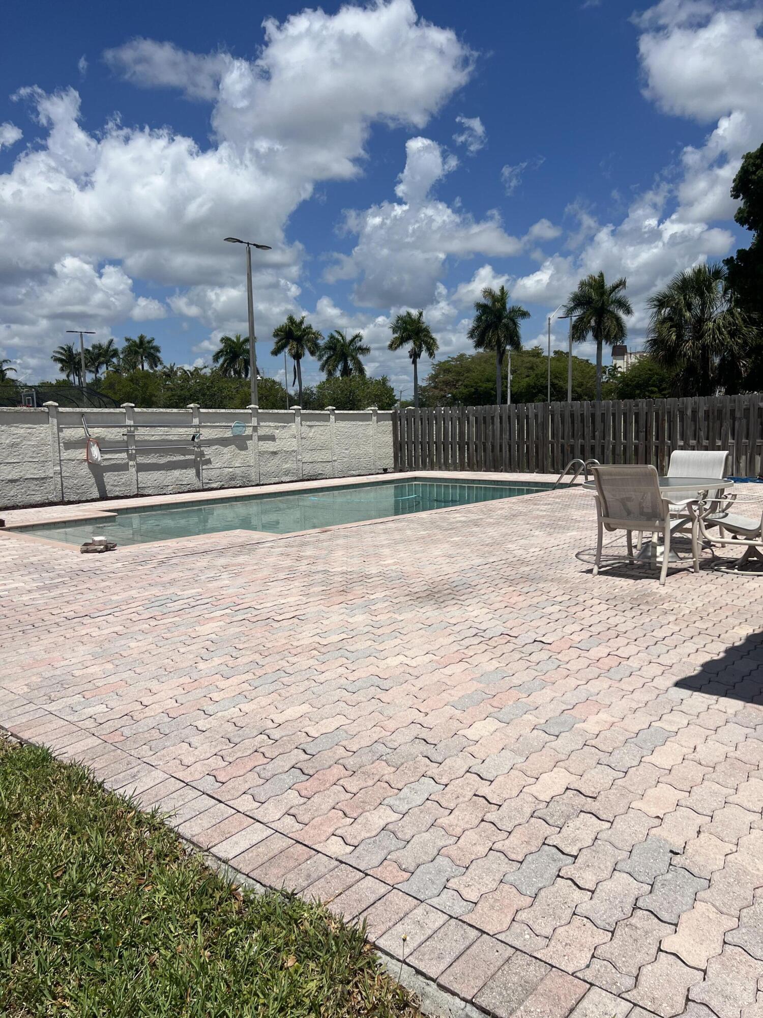 CORAL SPRINGS VILLAGE GREEN - Residential Income