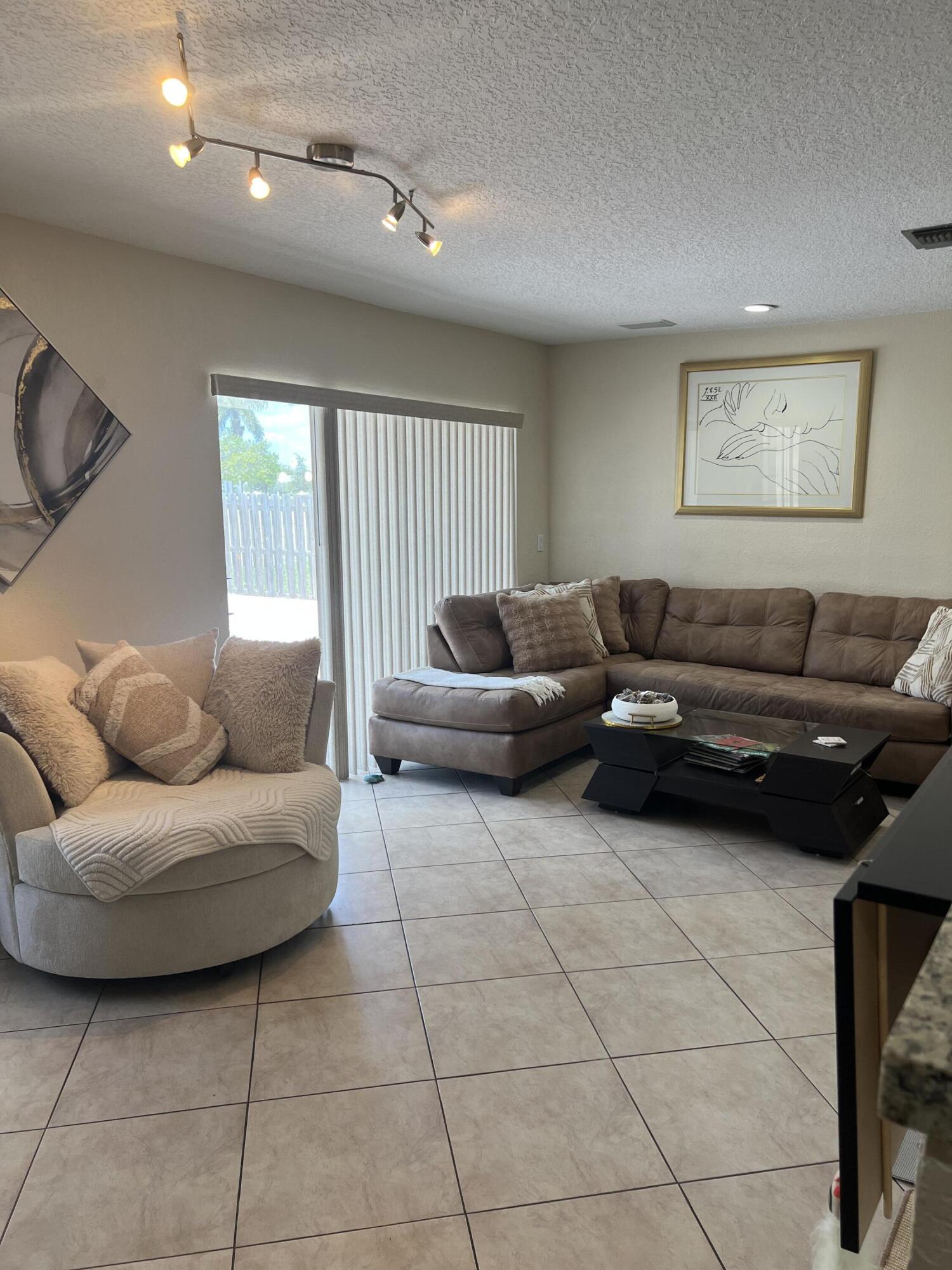 CORAL SPRINGS VILLAGE GREEN - Residential Income