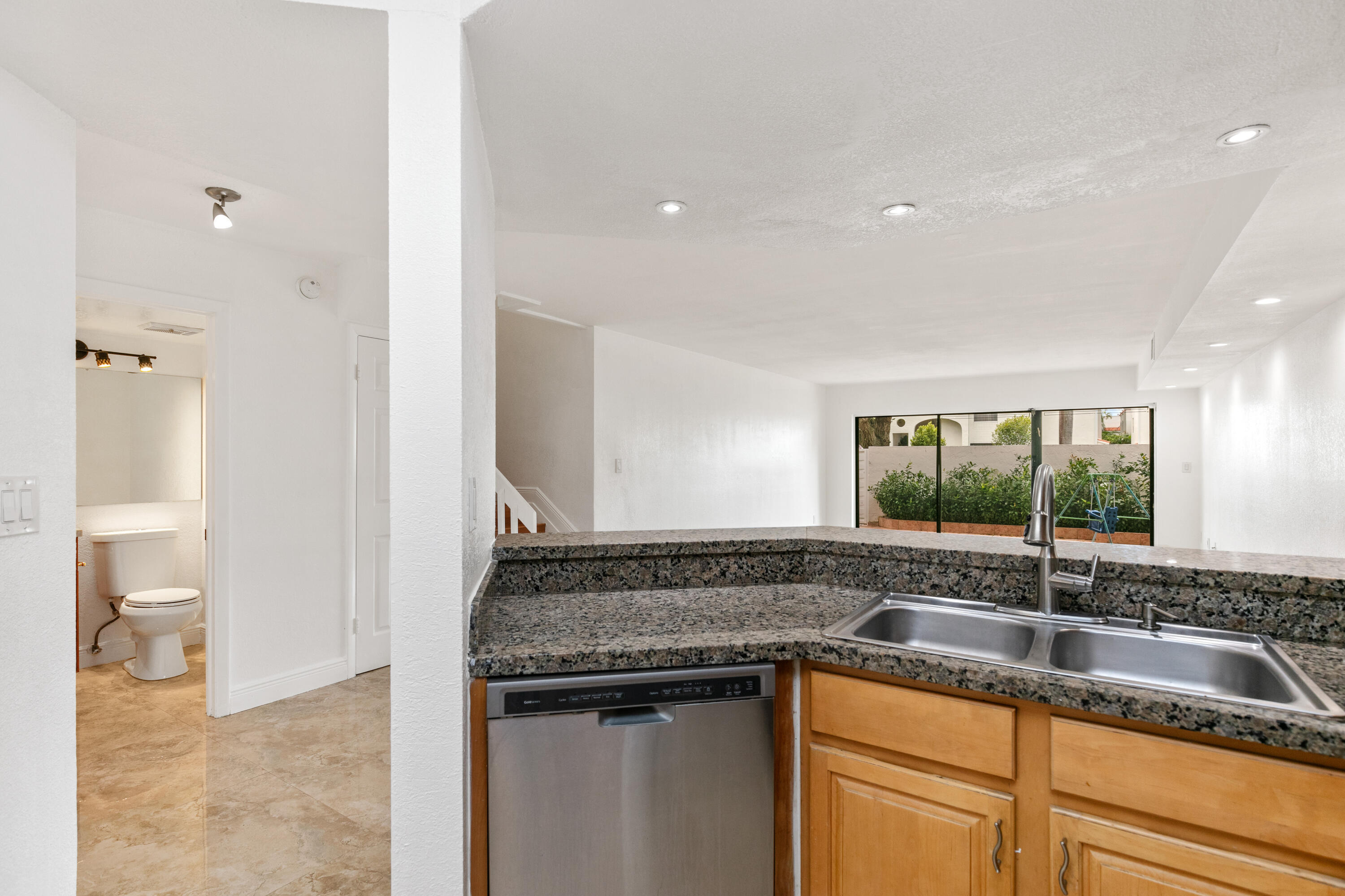 MARINER VILLAGE GARDEN CONDO # 6 - Residential Lease