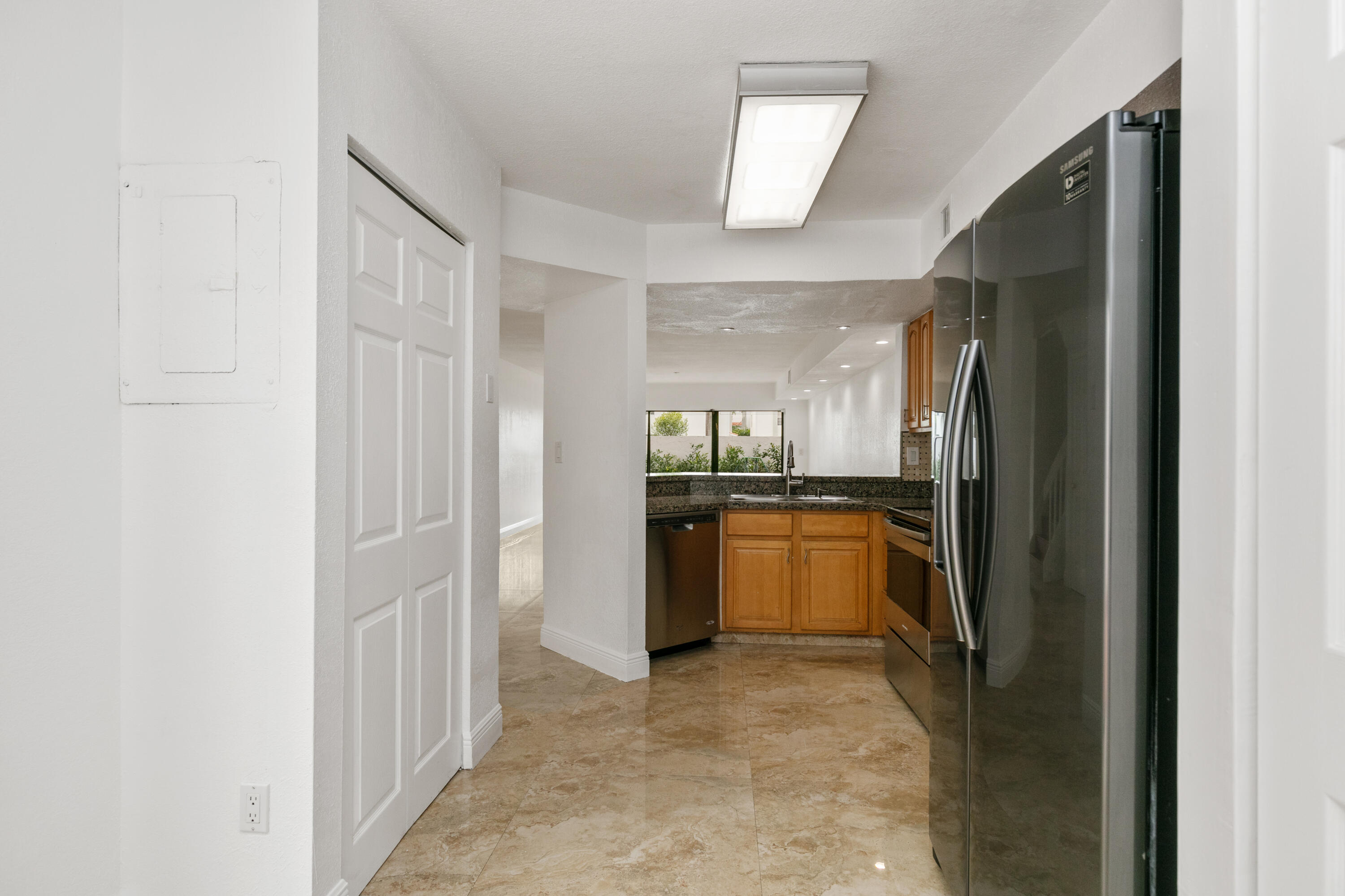 MARINER VILLAGE GARDEN CONDO # 6 - Residential Lease