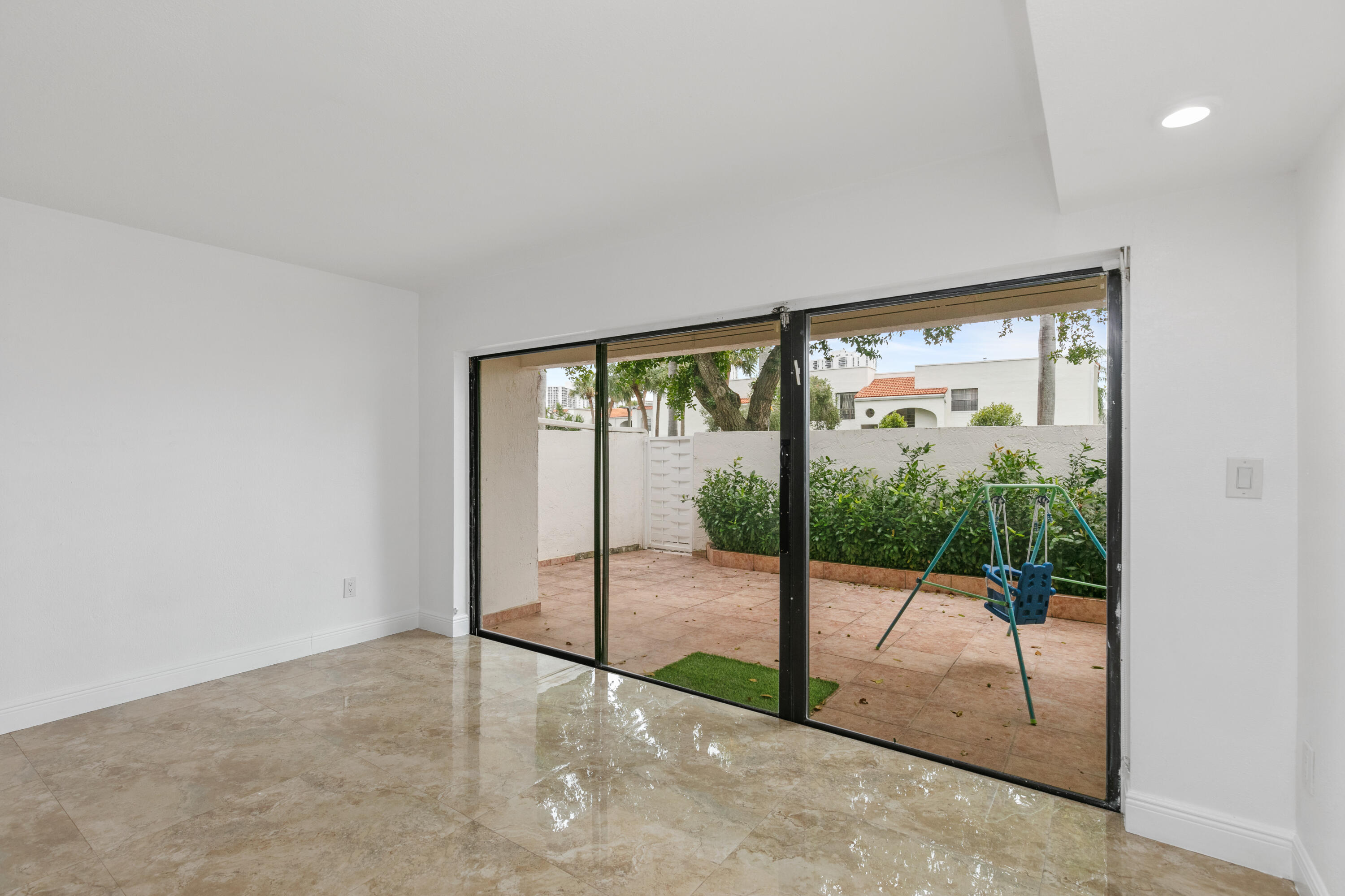 MARINER VILLAGE GARDEN CONDO # 6 - Residential Lease