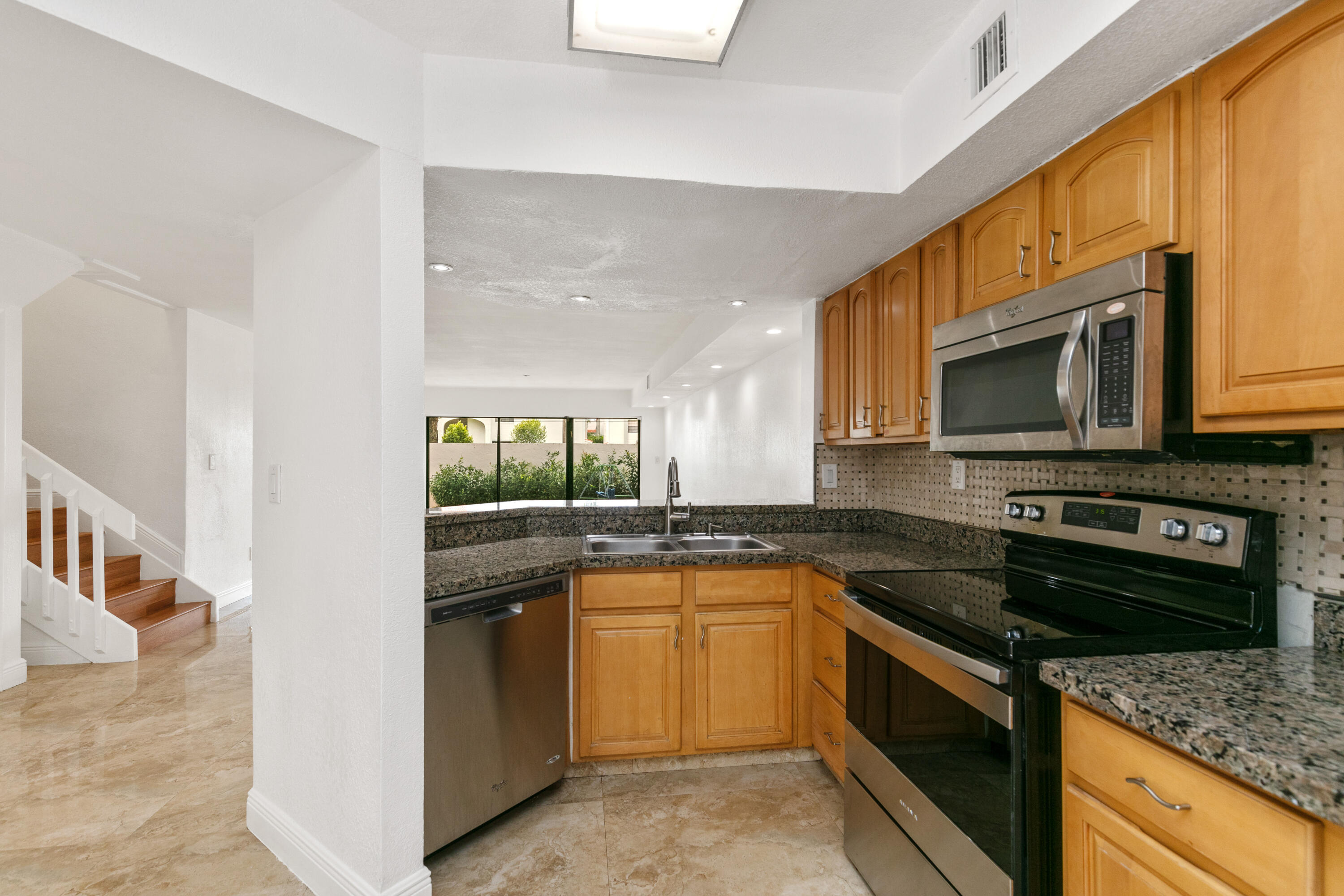 MARINER VILLAGE GARDEN CONDO # 6 - Residential Lease