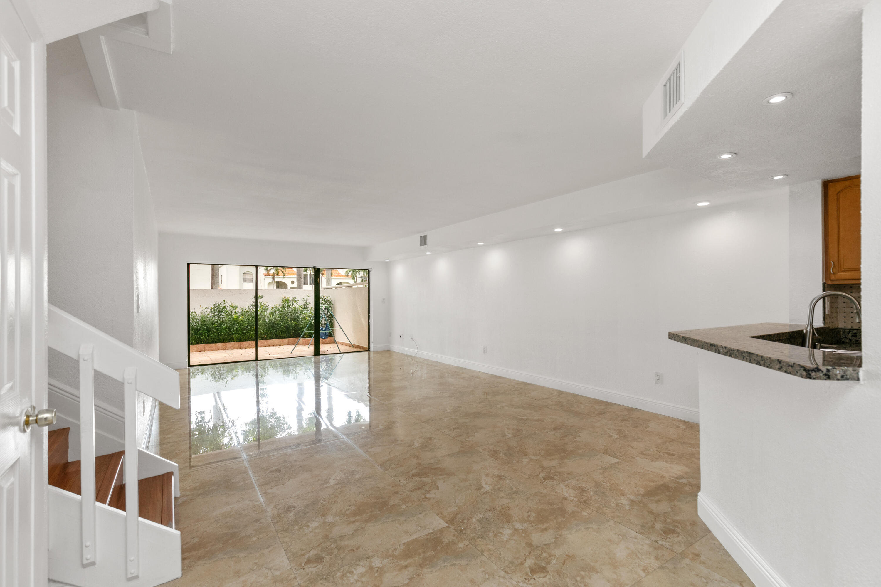 MARINER VILLAGE GARDEN CONDO # 6 - Residential Lease