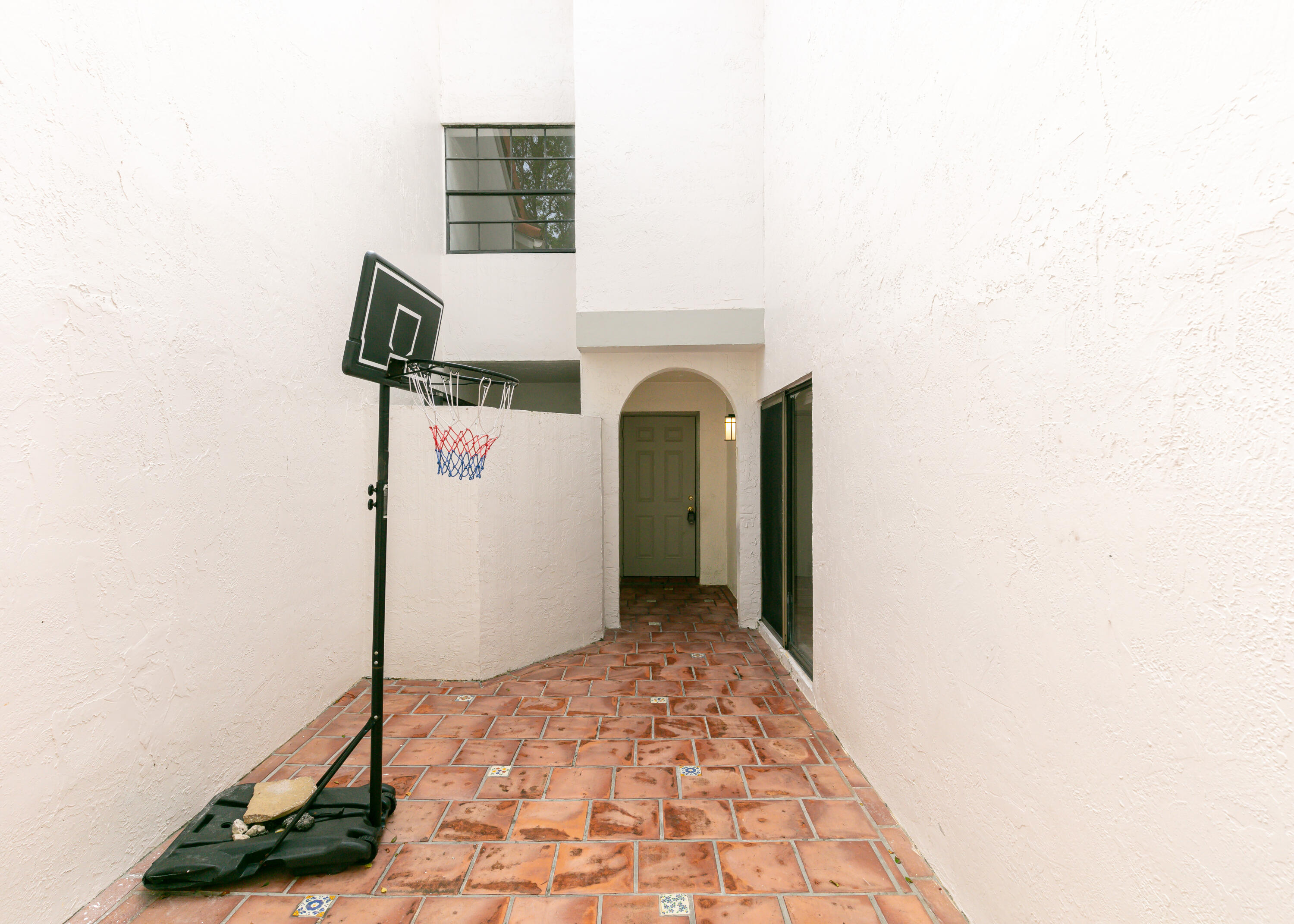 MARINER VILLAGE GARDEN CONDO # 6 - Residential Lease