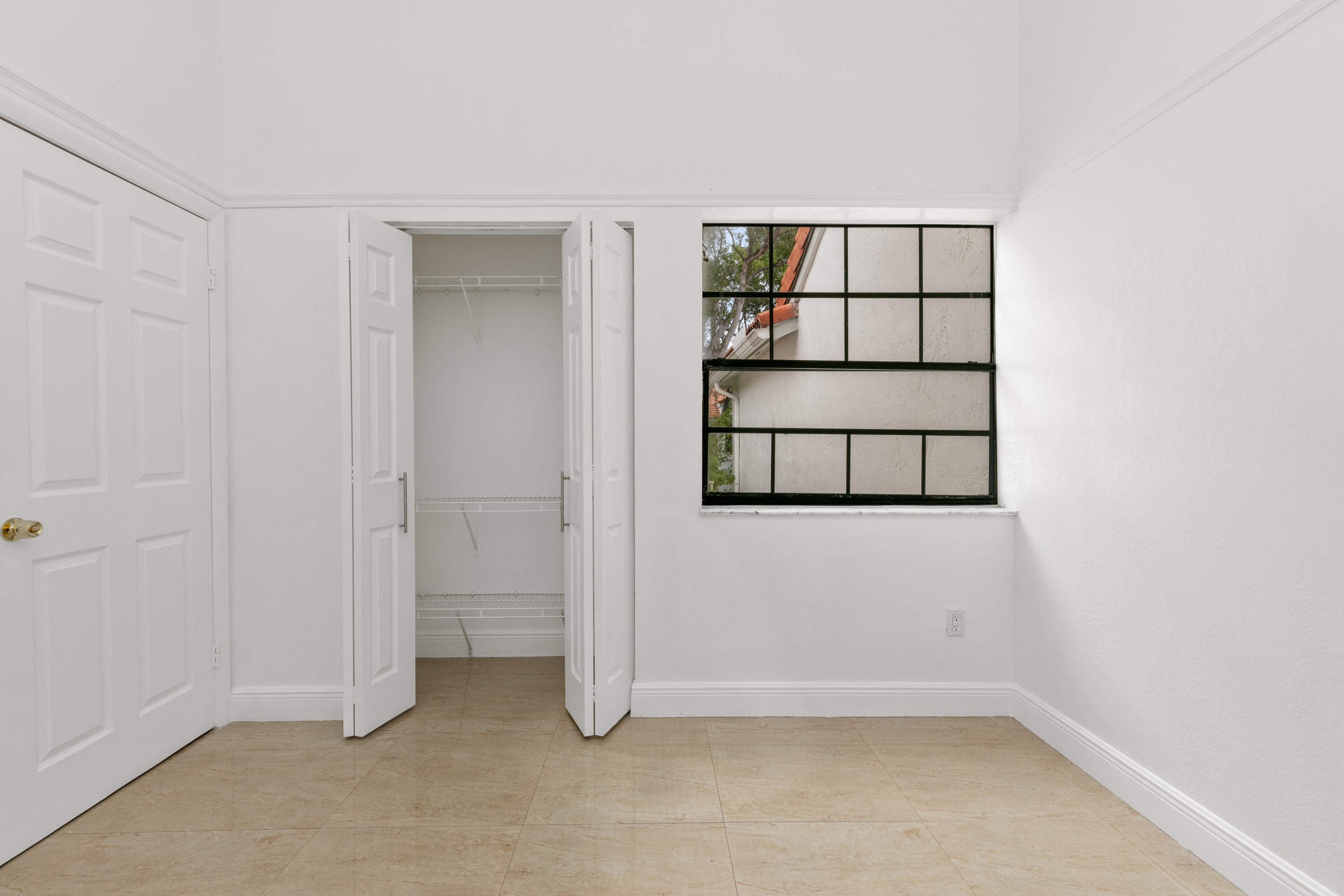 MARINER VILLAGE GARDEN CONDO # 6 - Residential Lease