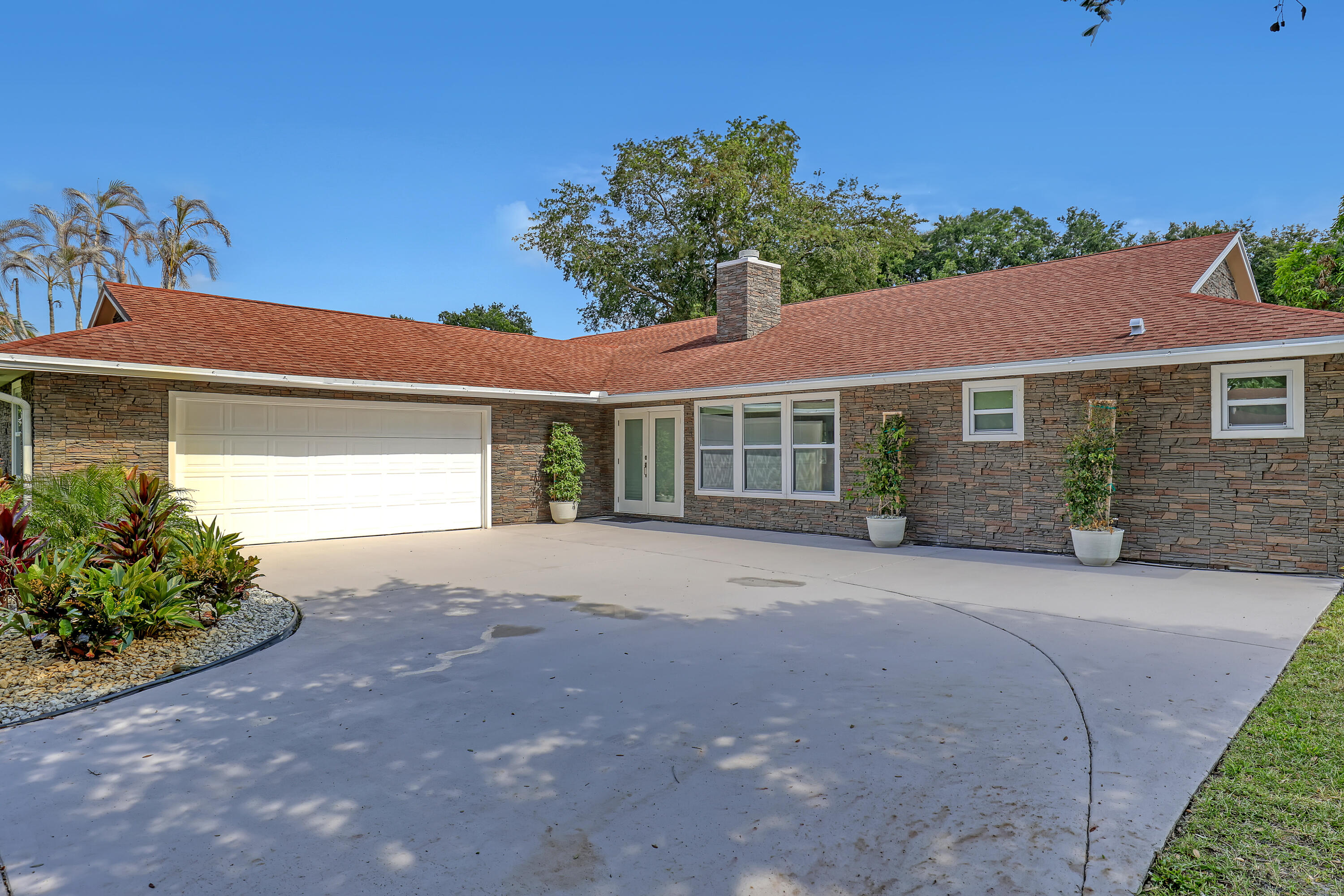 LITTLE OAKS - Residential
