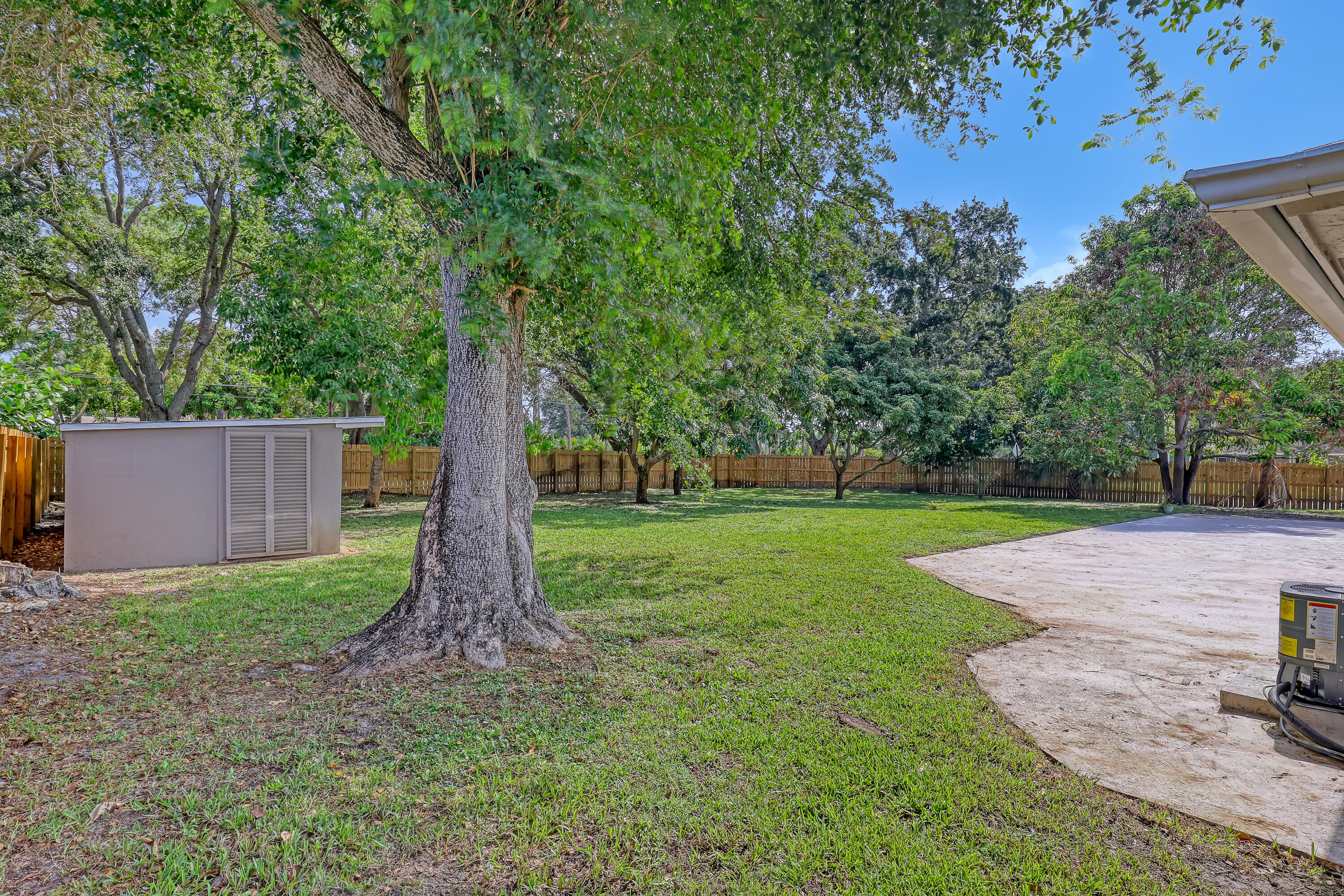 LITTLE OAKS - Residential