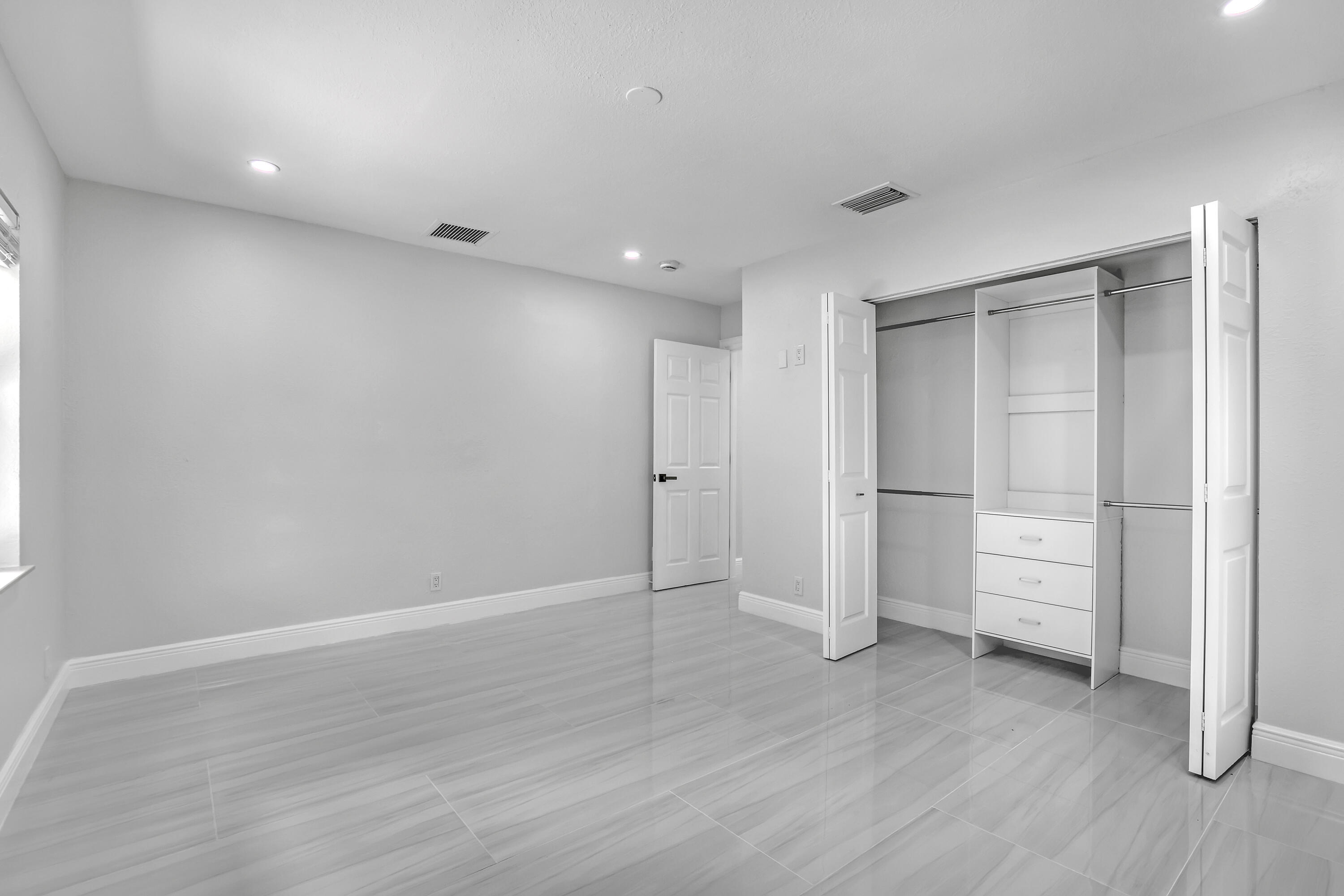 LITTLE OAKS - Residential