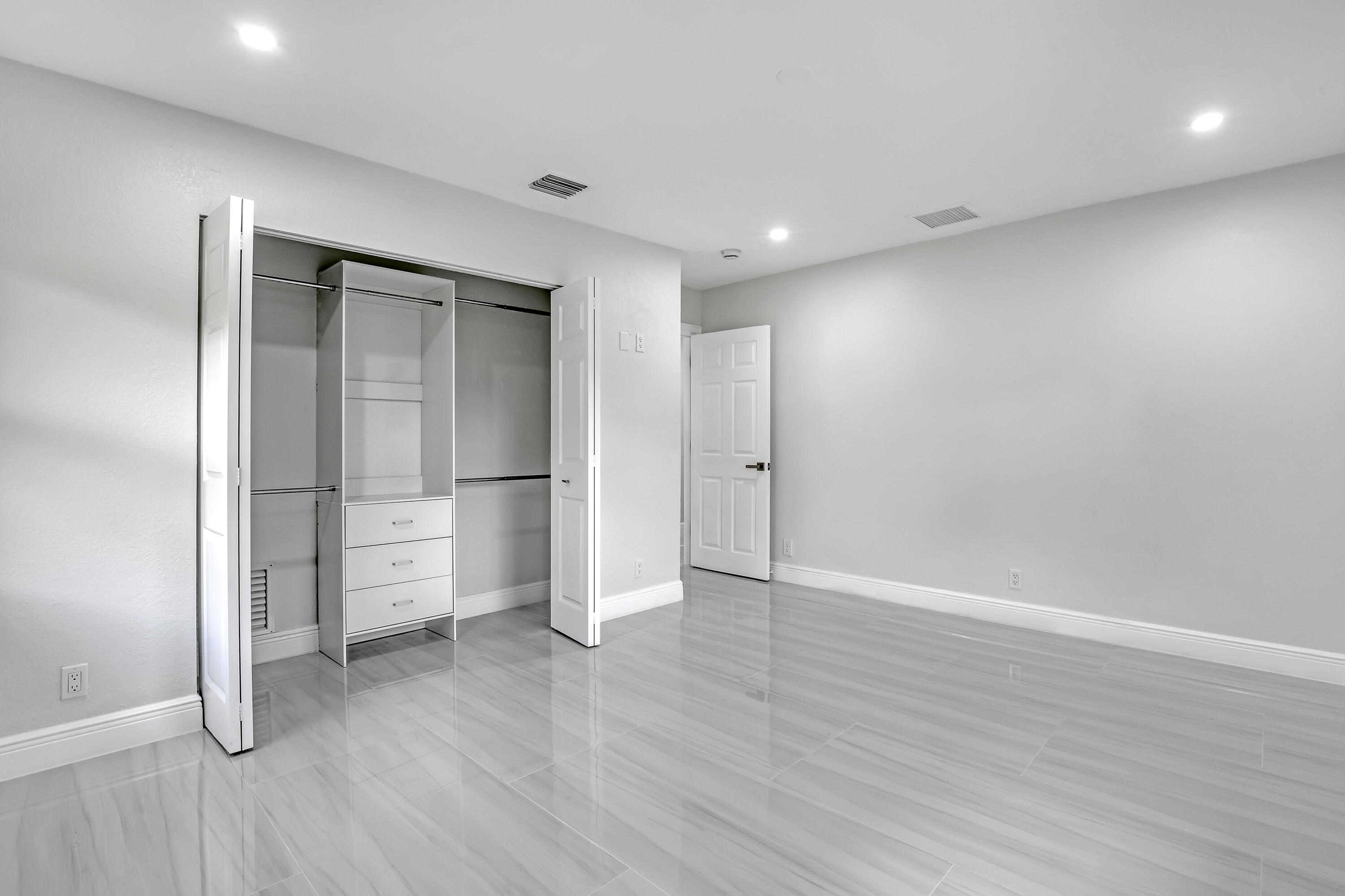 LITTLE OAKS - Residential