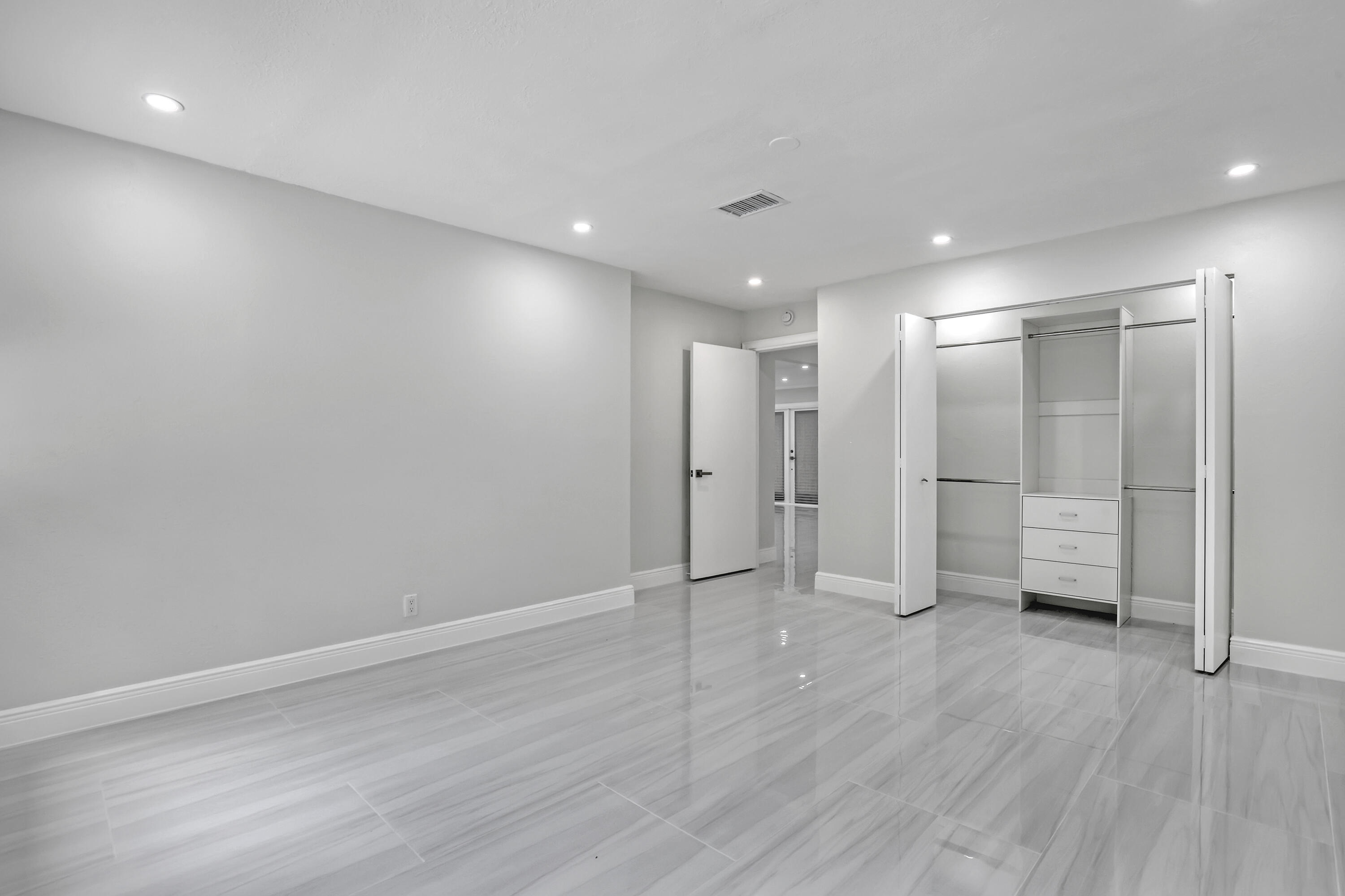 LITTLE OAKS - Residential