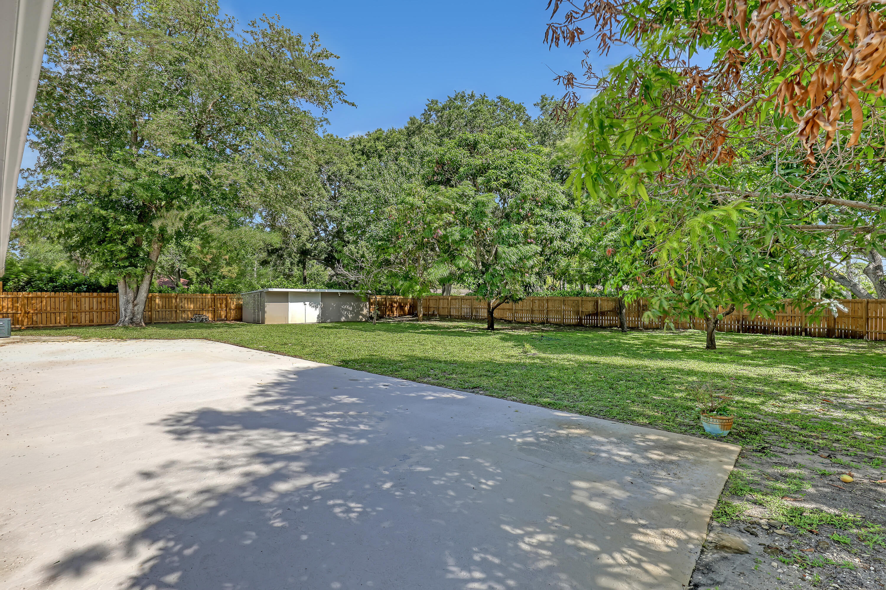 LITTLE OAKS - Residential