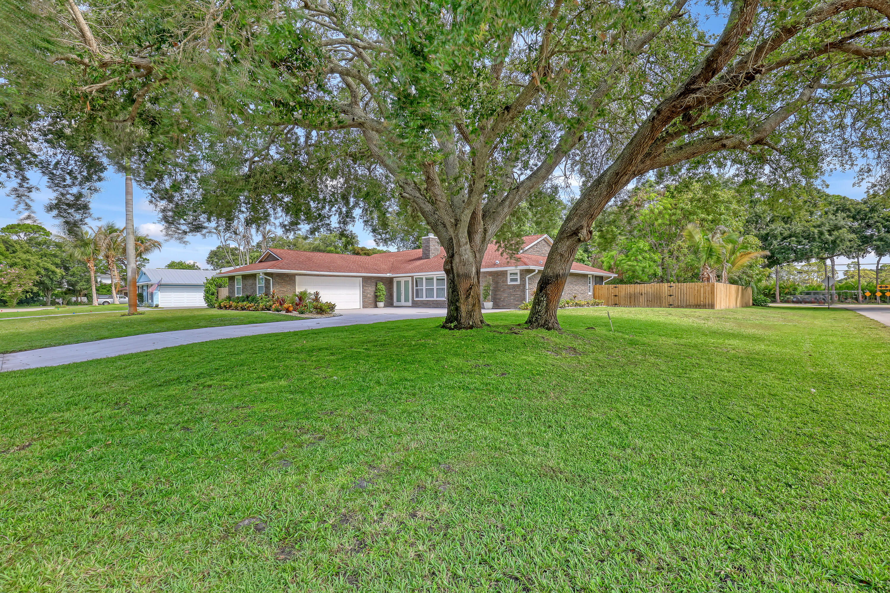 LITTLE OAKS - Residential