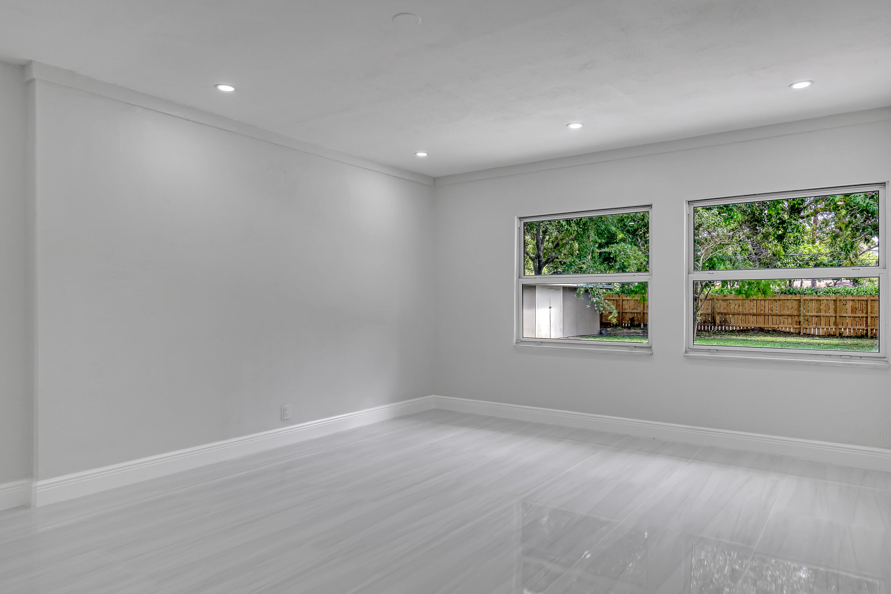 LITTLE OAKS - Residential