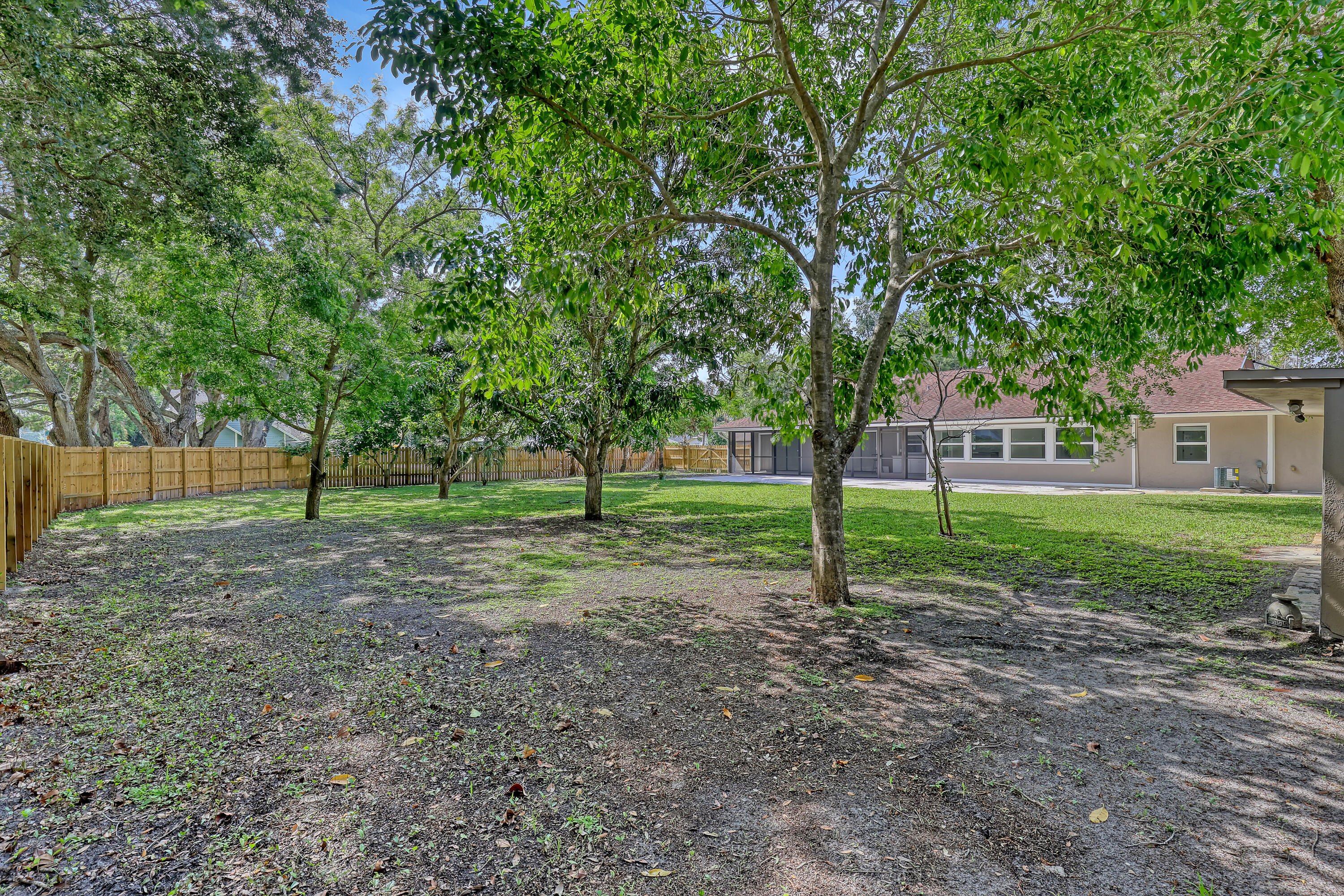 LITTLE OAKS - Residential