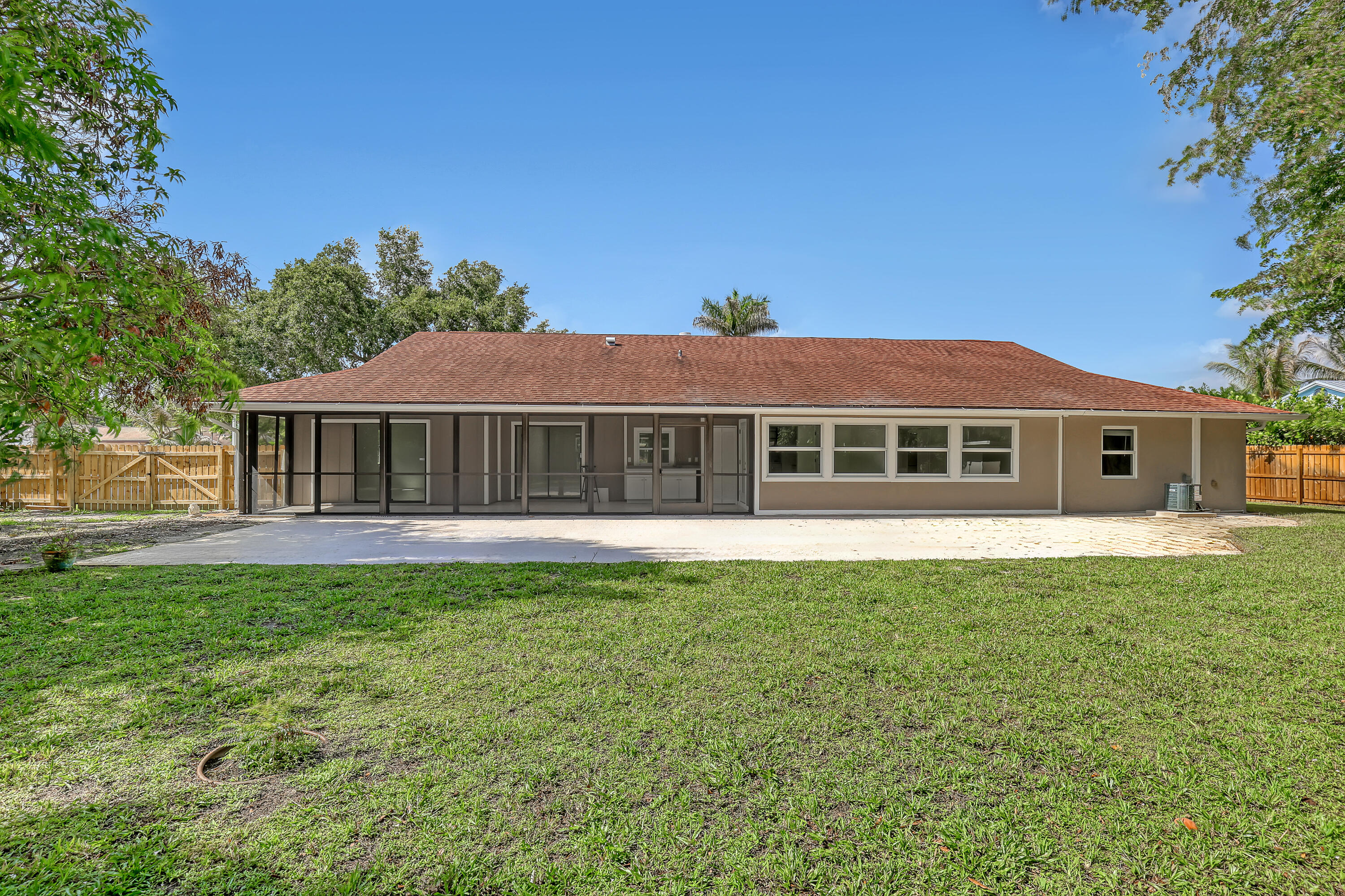 LITTLE OAKS - Residential