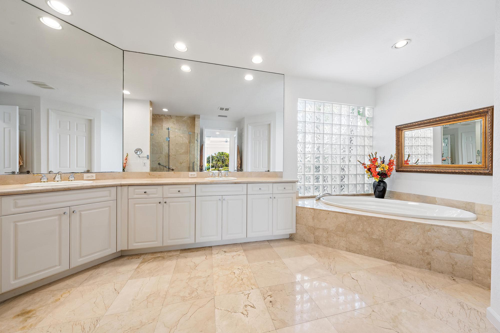IBIS GOLF AND COUNTRY CLUB 16 - Residential Lease