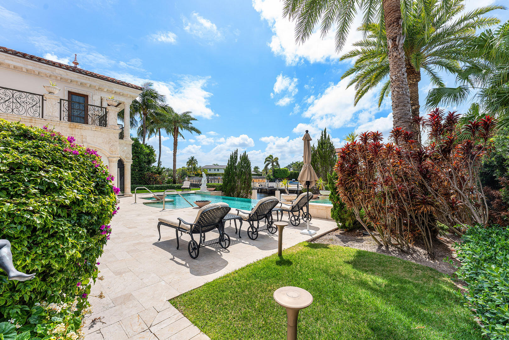 ROYAL PALM YACHT & COUNTRY CLUB - Residential