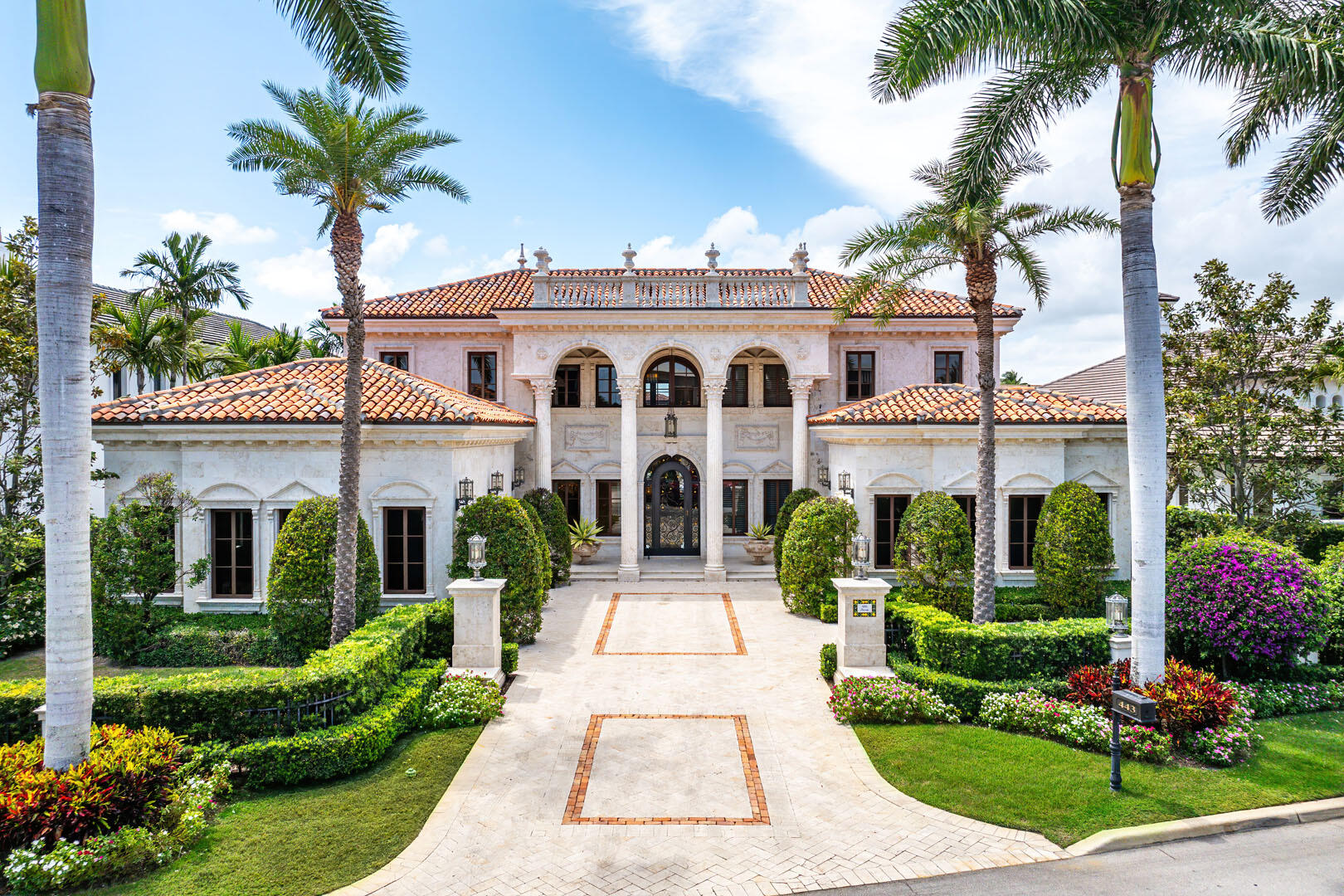 ROYAL PALM YACHT & COUNTRY CLUB - Residential