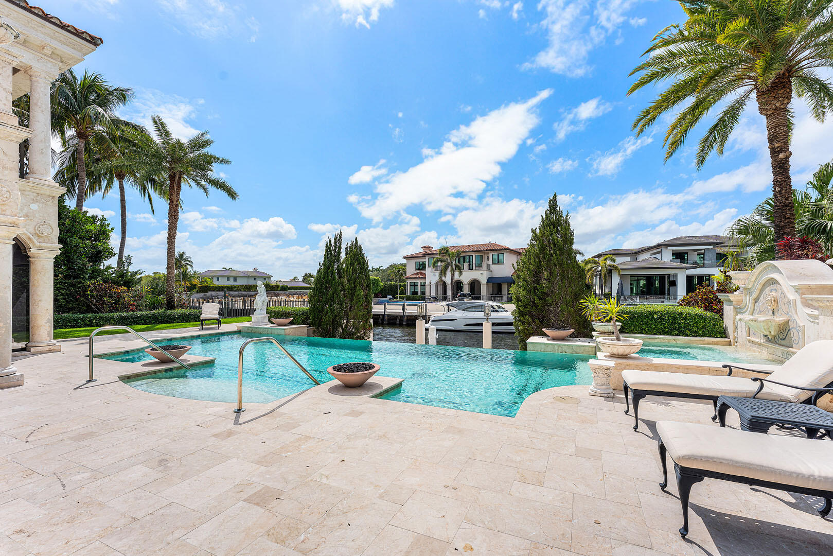 ROYAL PALM YACHT & COUNTRY CLUB - Residential