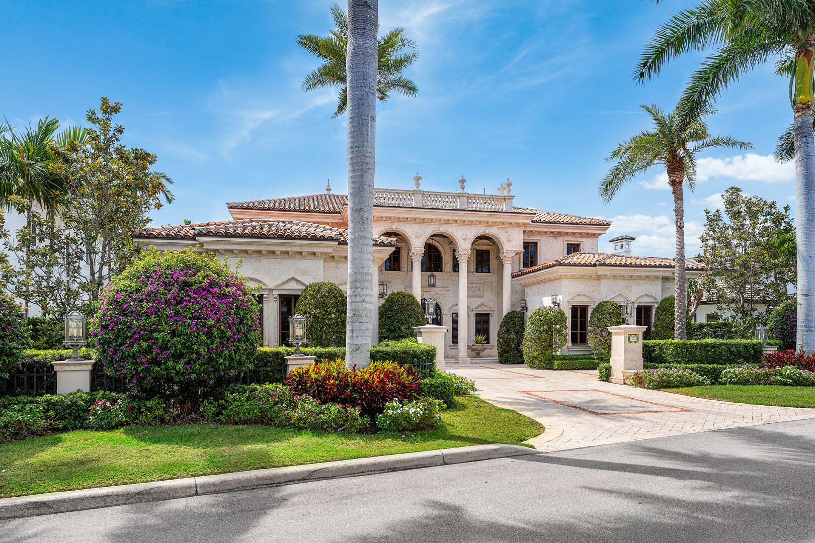 ROYAL PALM YACHT & COUNTRY CLUB - Residential