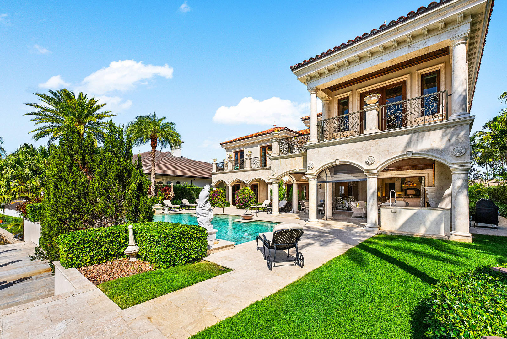 ROYAL PALM YACHT & COUNTRY CLUB - Residential