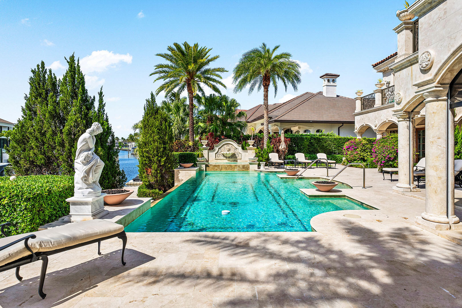 ROYAL PALM YACHT & COUNTRY CLUB - Residential