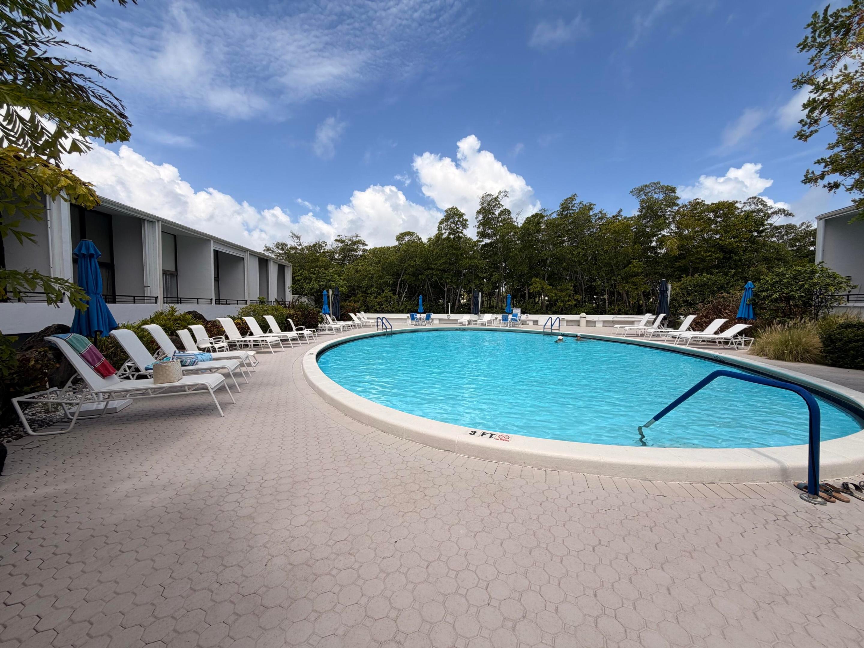 MAYFAIR HOUSE CONDO - Residential