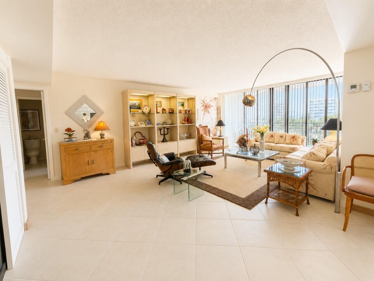 MAYFAIR HOUSE CONDO - Residential