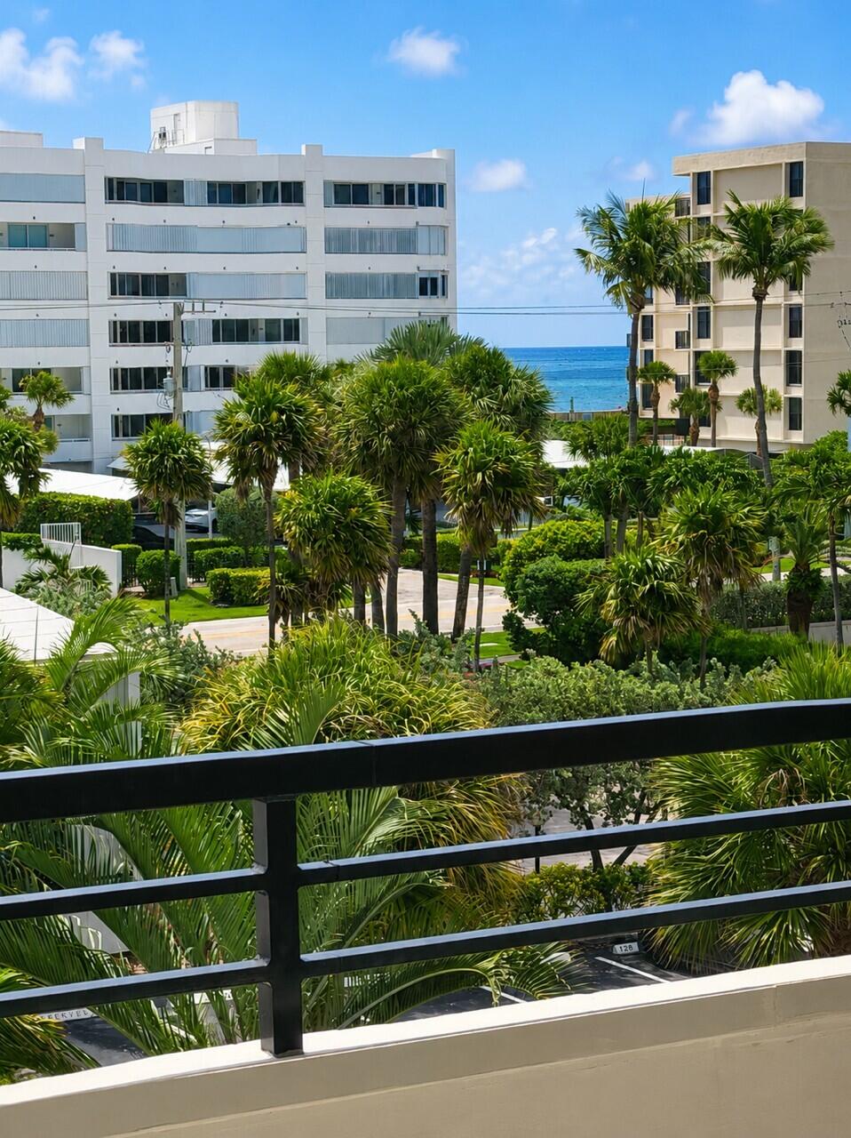 MAYFAIR HOUSE CONDO - Residential