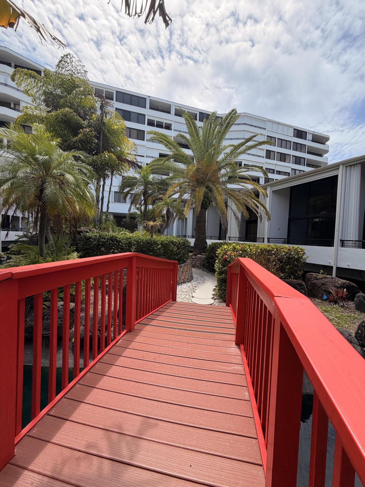 MAYFAIR HOUSE CONDO - Residential