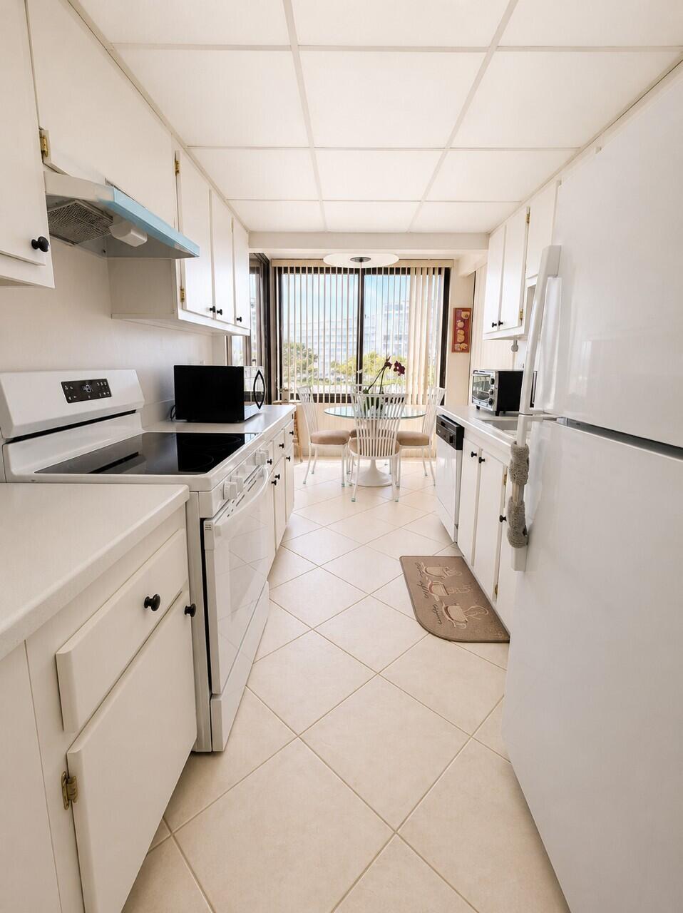 MAYFAIR HOUSE CONDO - Residential