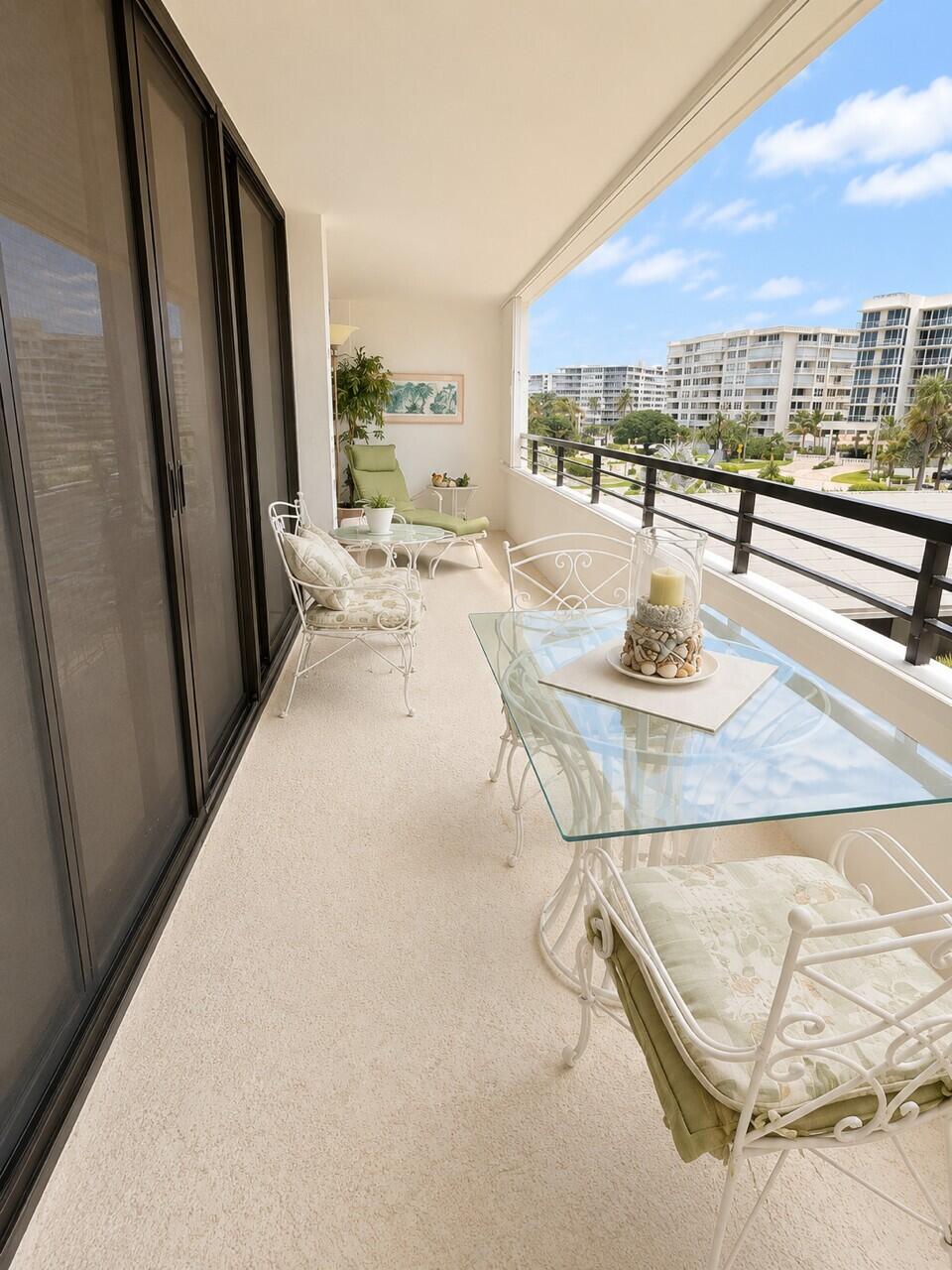 MAYFAIR HOUSE CONDO - Residential