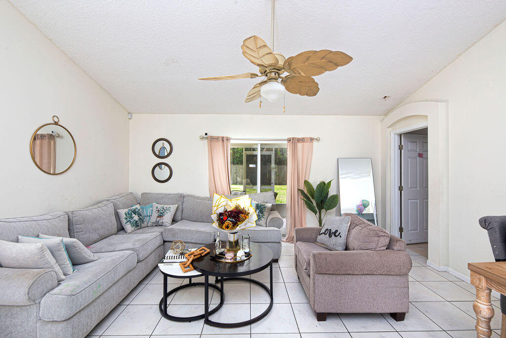 PORT ST LUCIE SECTION 7 - Residential