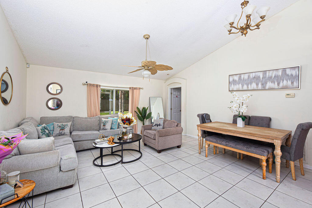 PORT ST LUCIE SECTION 7 - Residential