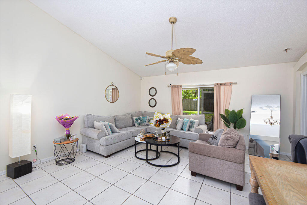 PORT ST LUCIE SECTION 7 - Residential