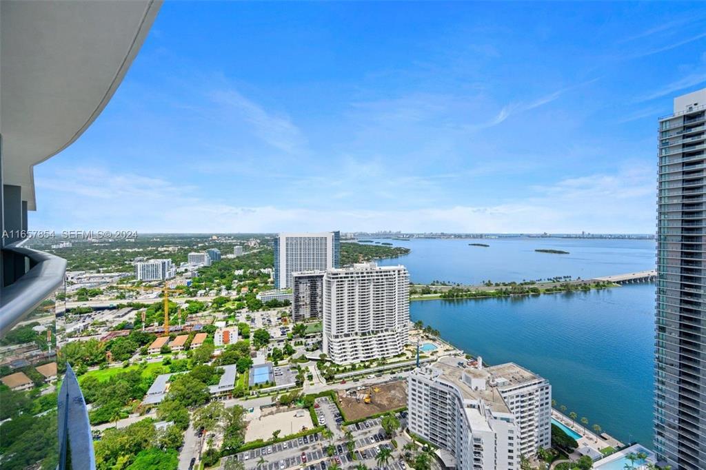 PARAISO BAYVIEWS CONDO - Residential