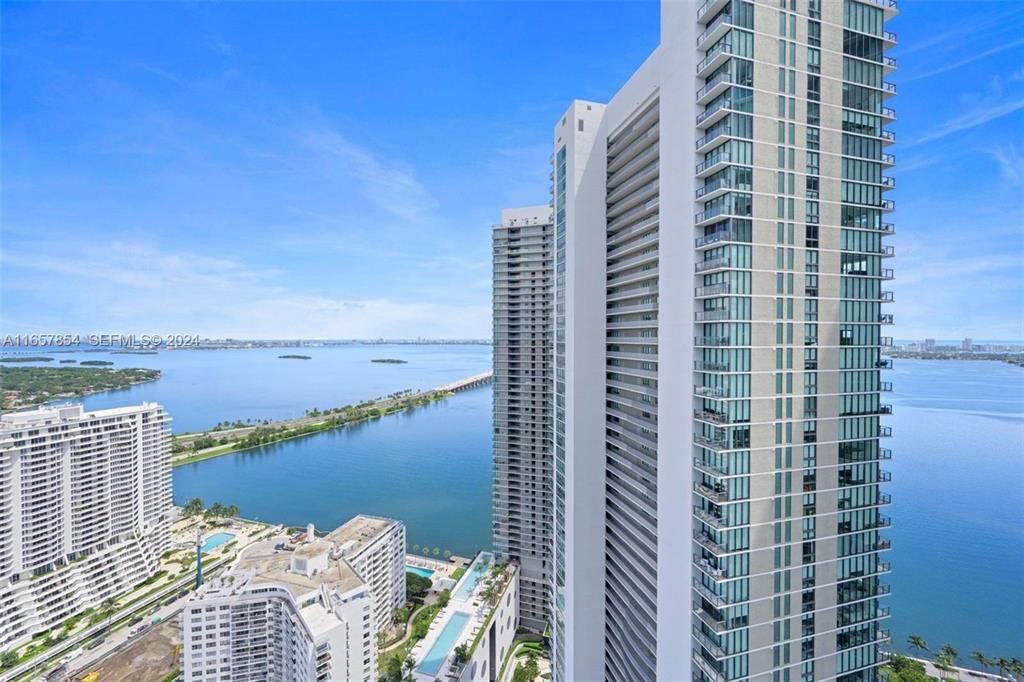 PARAISO BAYVIEWS CONDO - Residential