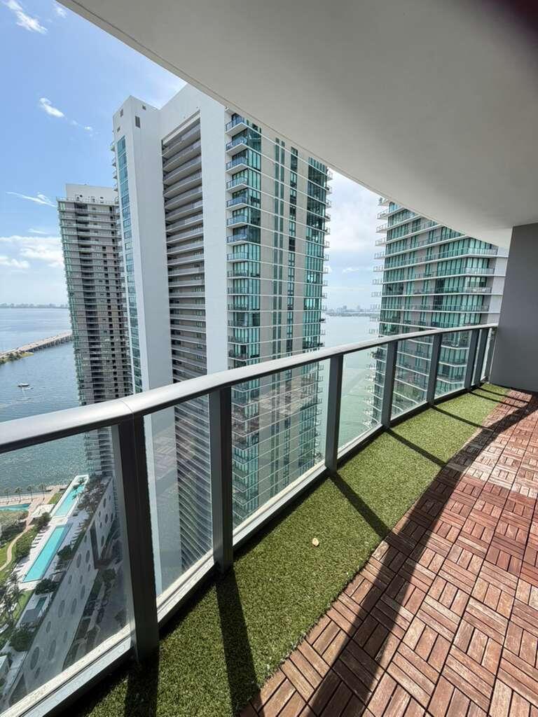 PARAISO BAYVIEWS CONDO - Residential