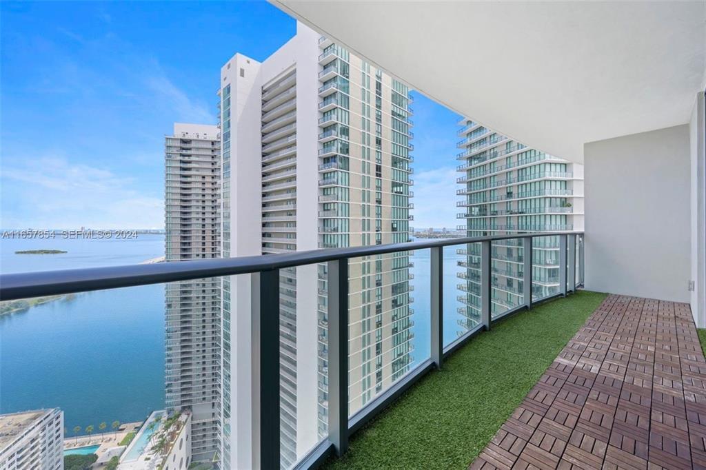 PARAISO BAYVIEWS CONDO - Residential