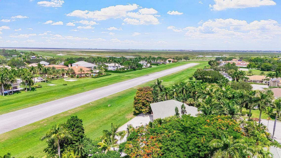 WELLINGTON AERO CLUB OF THE LANDINGS AT WELLINGTON - Residential Lease