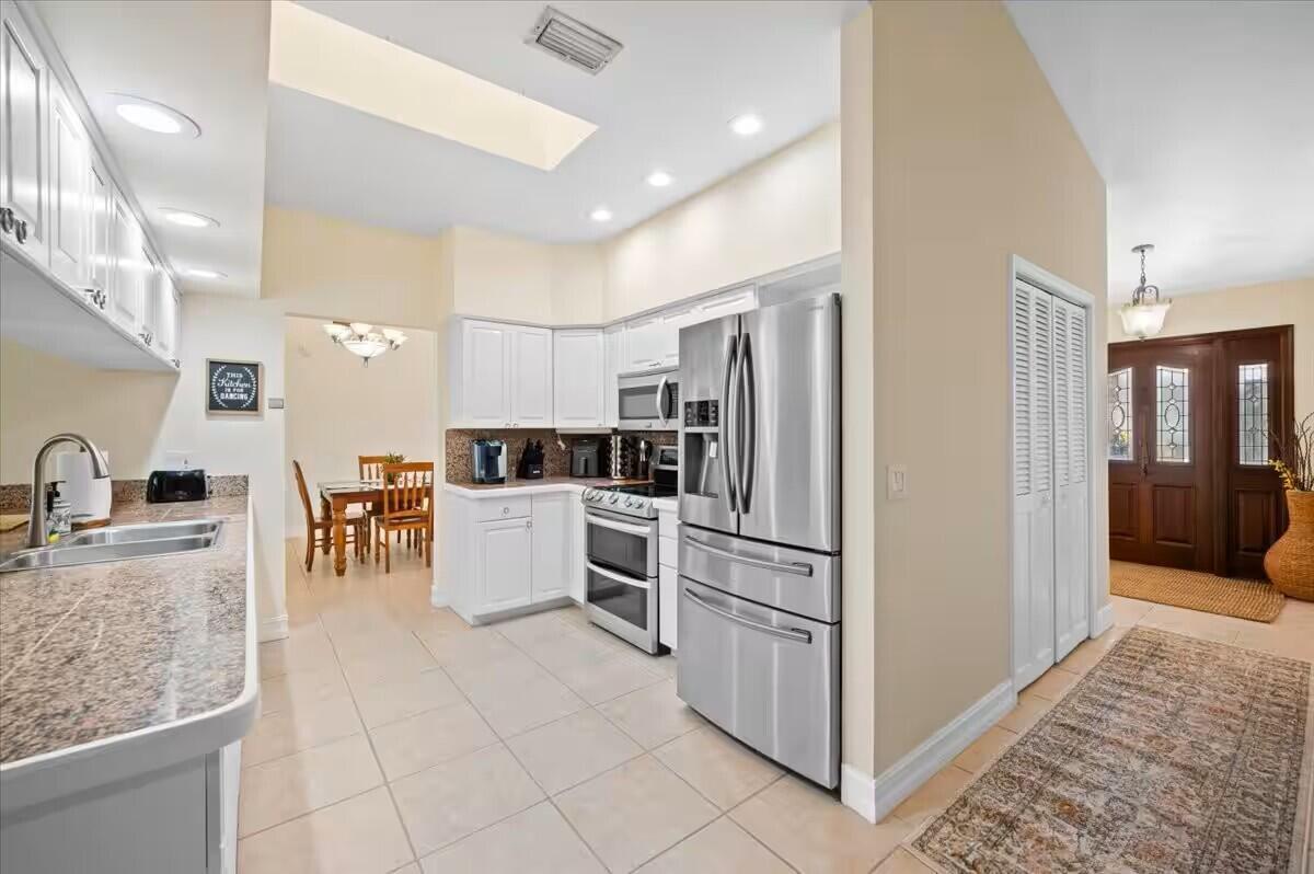SUGAR POND MANOR OF WELLINGTON - Residential Lease