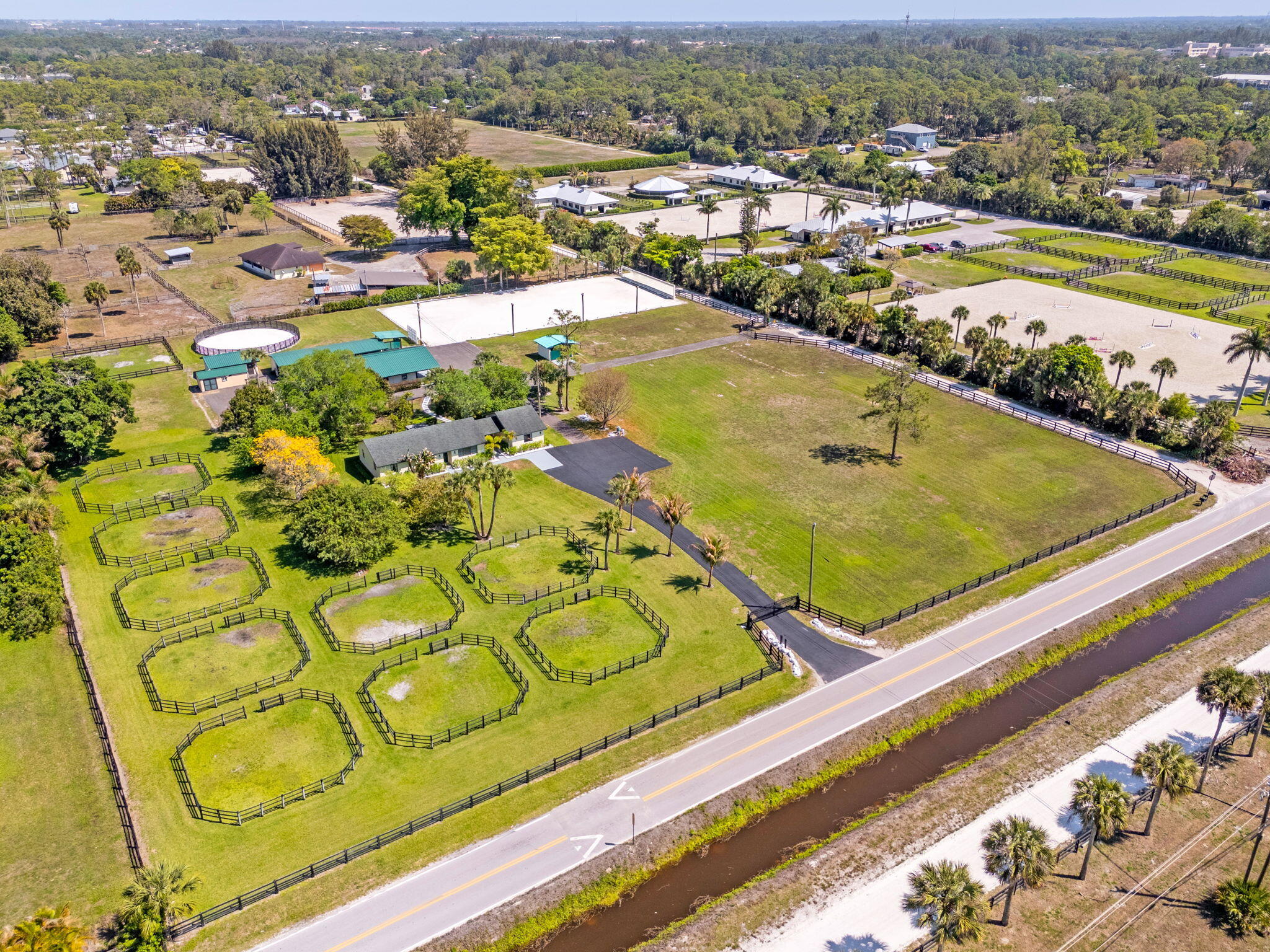 LOXAHATCHEE GROVES - Residential