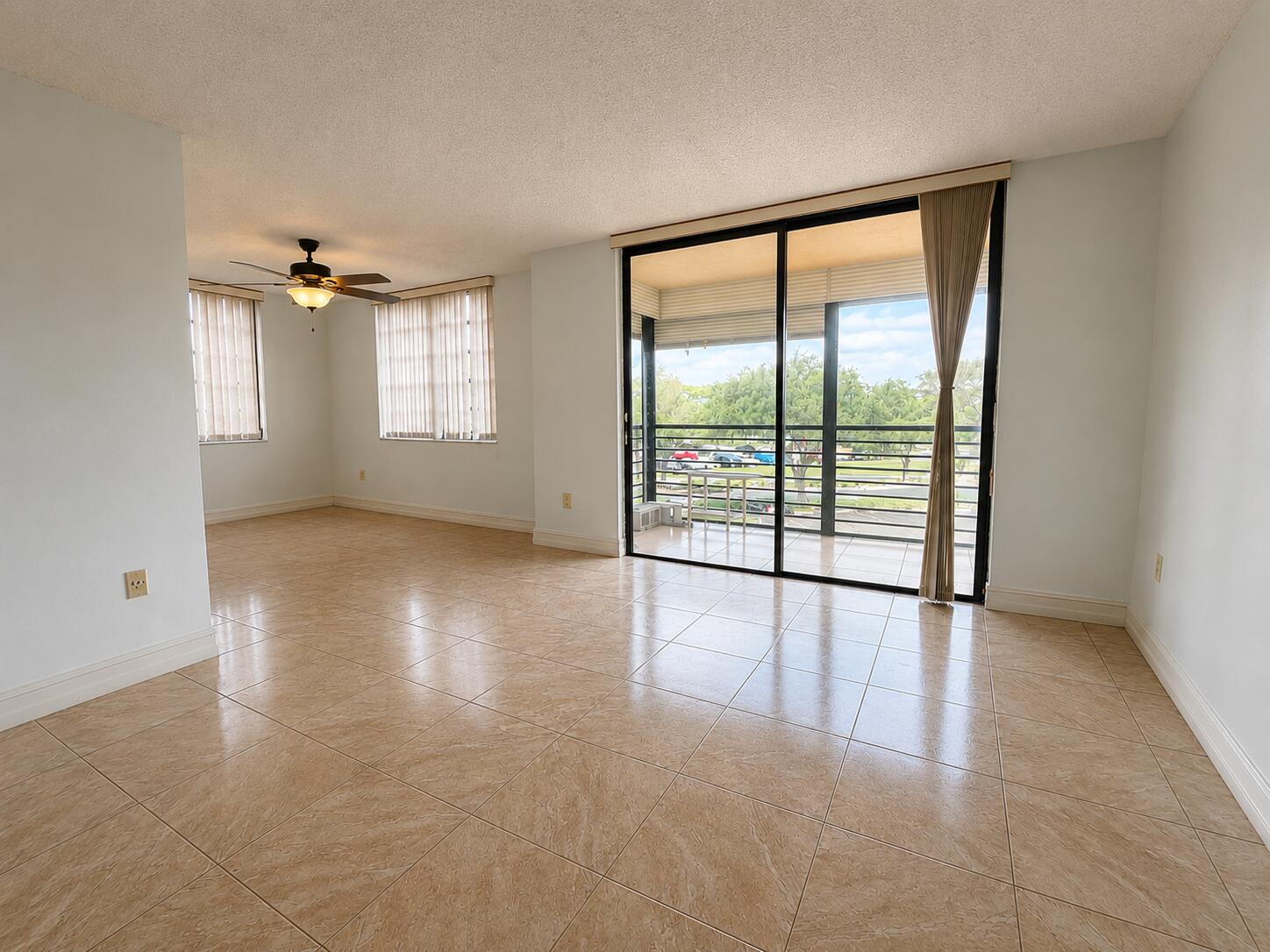 Welcome to this conveniently located 1 bedroom, 2 bathroom unit located in Colony Point in Pembroke Pines, Florida. This thoughtfully designed residence offers 852 square feet of finished living space. With the potential of adding a second full bedroom.