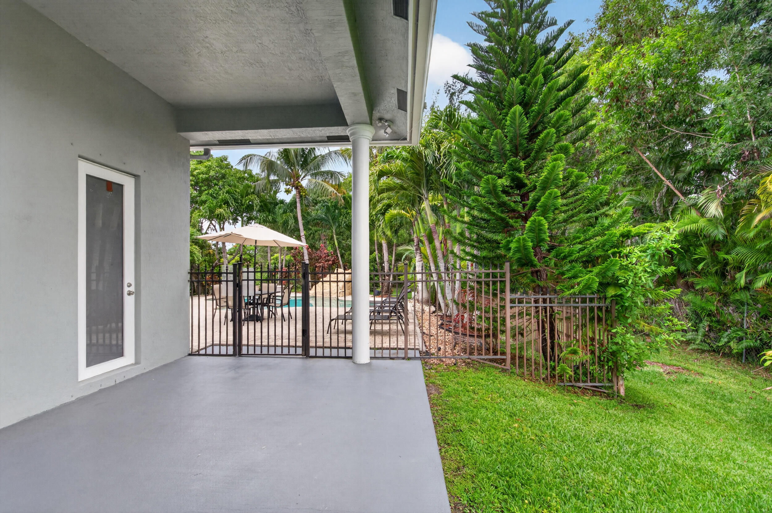 FLA FRUIT LANDS - Residential