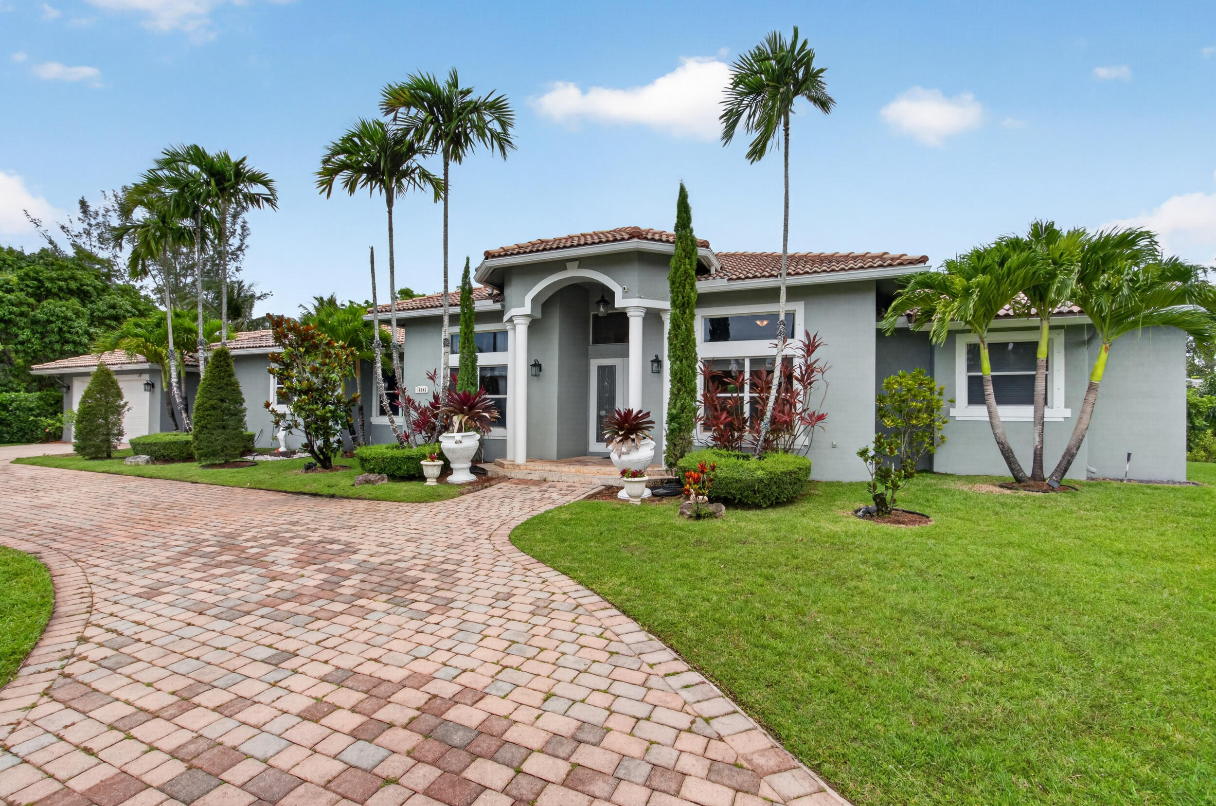 FLA FRUIT LANDS - Residential
