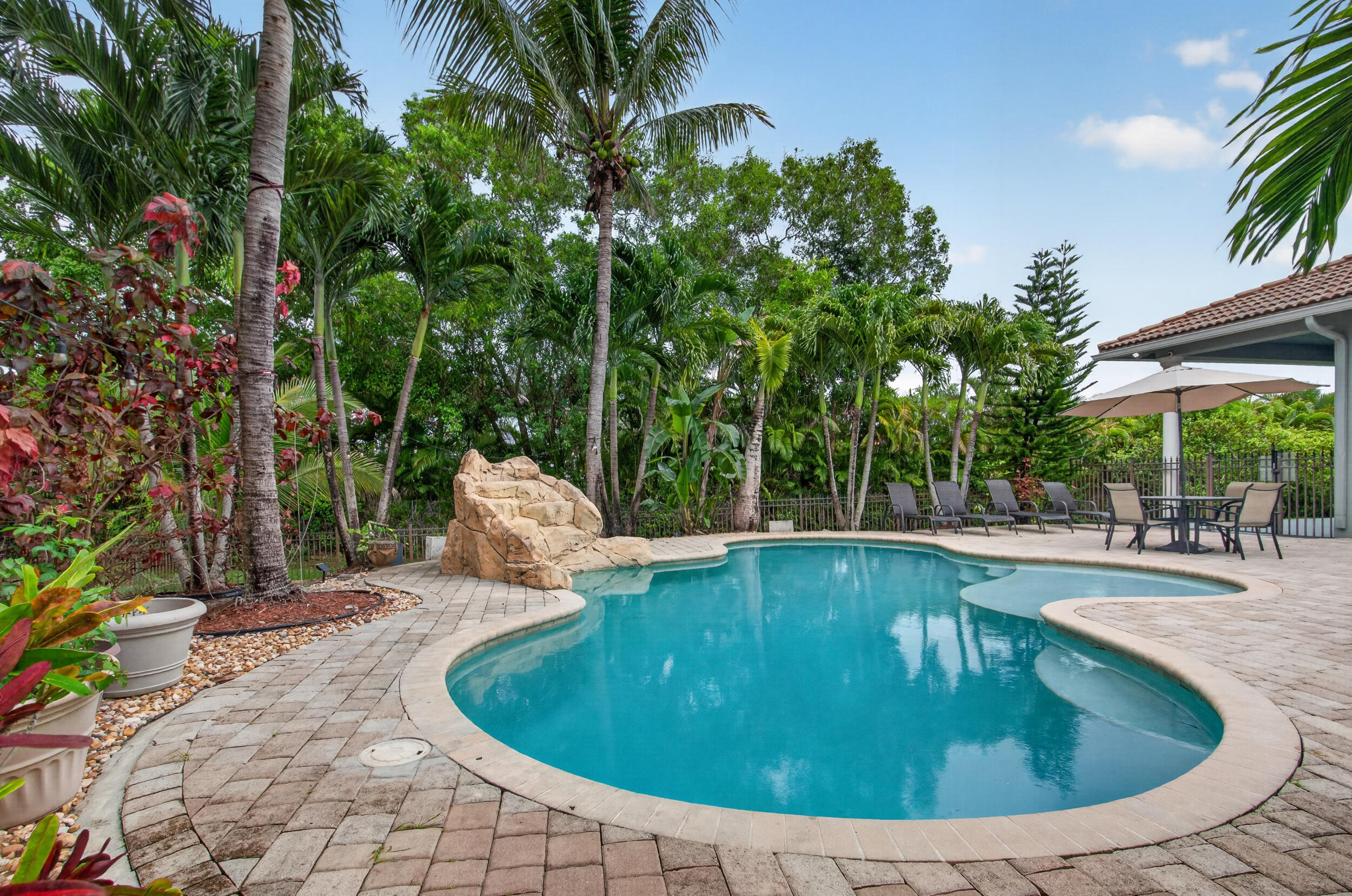 FLA FRUIT LANDS - Residential