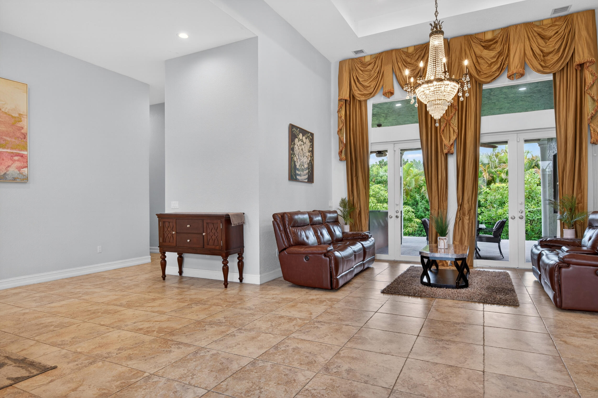 FLA FRUIT LANDS - Residential