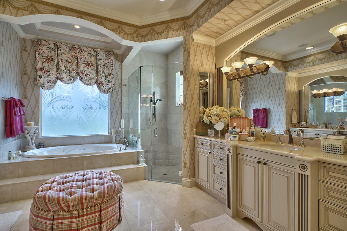 ROYAL PALM YACHT & COUNTRY CLUB - Residential