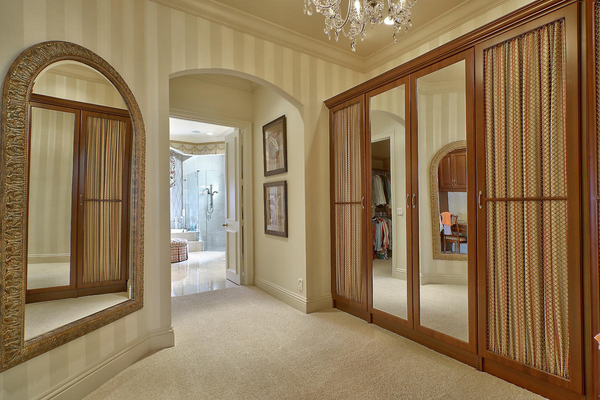 ROYAL PALM YACHT & COUNTRY CLUB - Residential